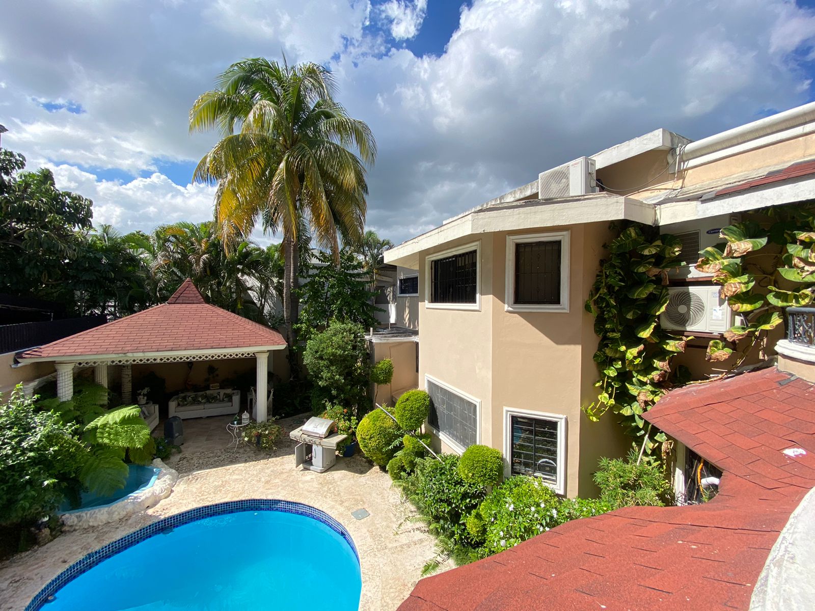 HERMOSA CASA EN CACICAZGOS