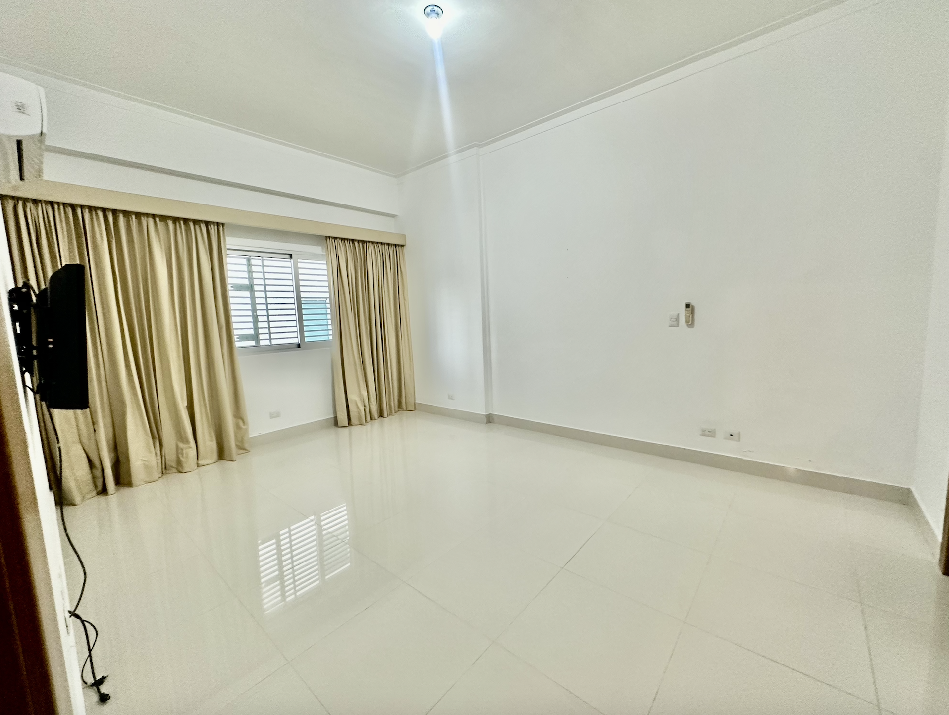 Alquilo apartamento Segunda con Terraza en La Esperilla