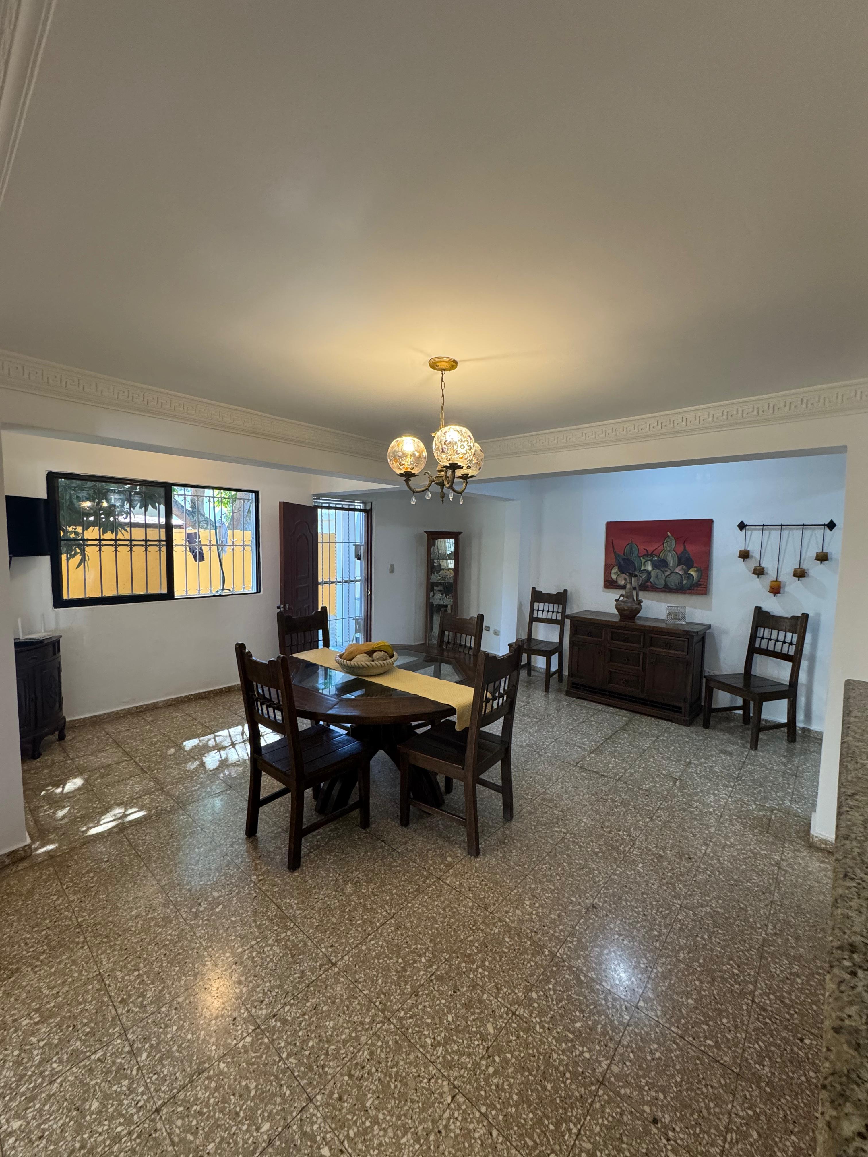 Hermosa casa en el sector de Rosmil