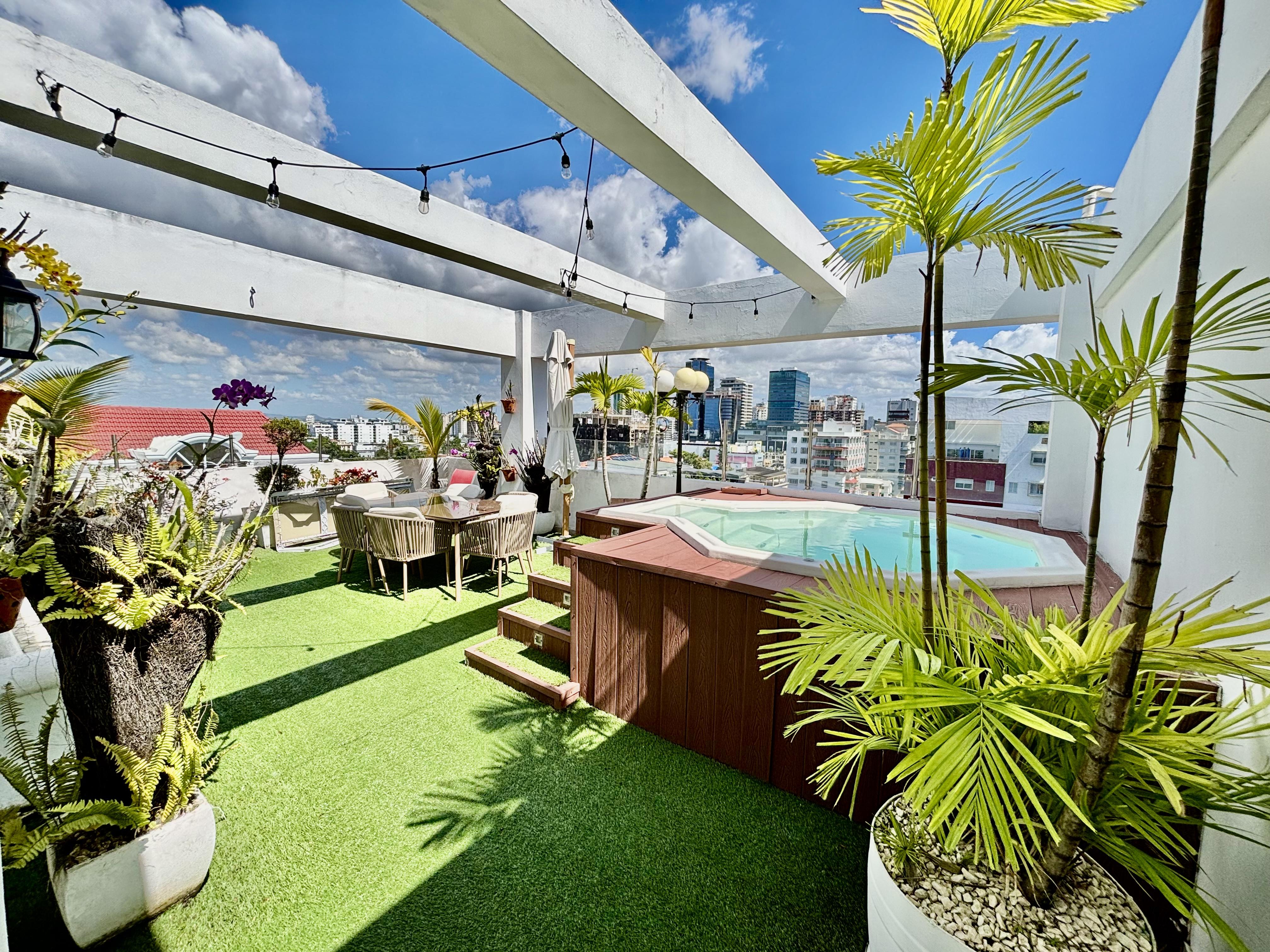 Amplio y comodo penthouse en Evaristo Morales