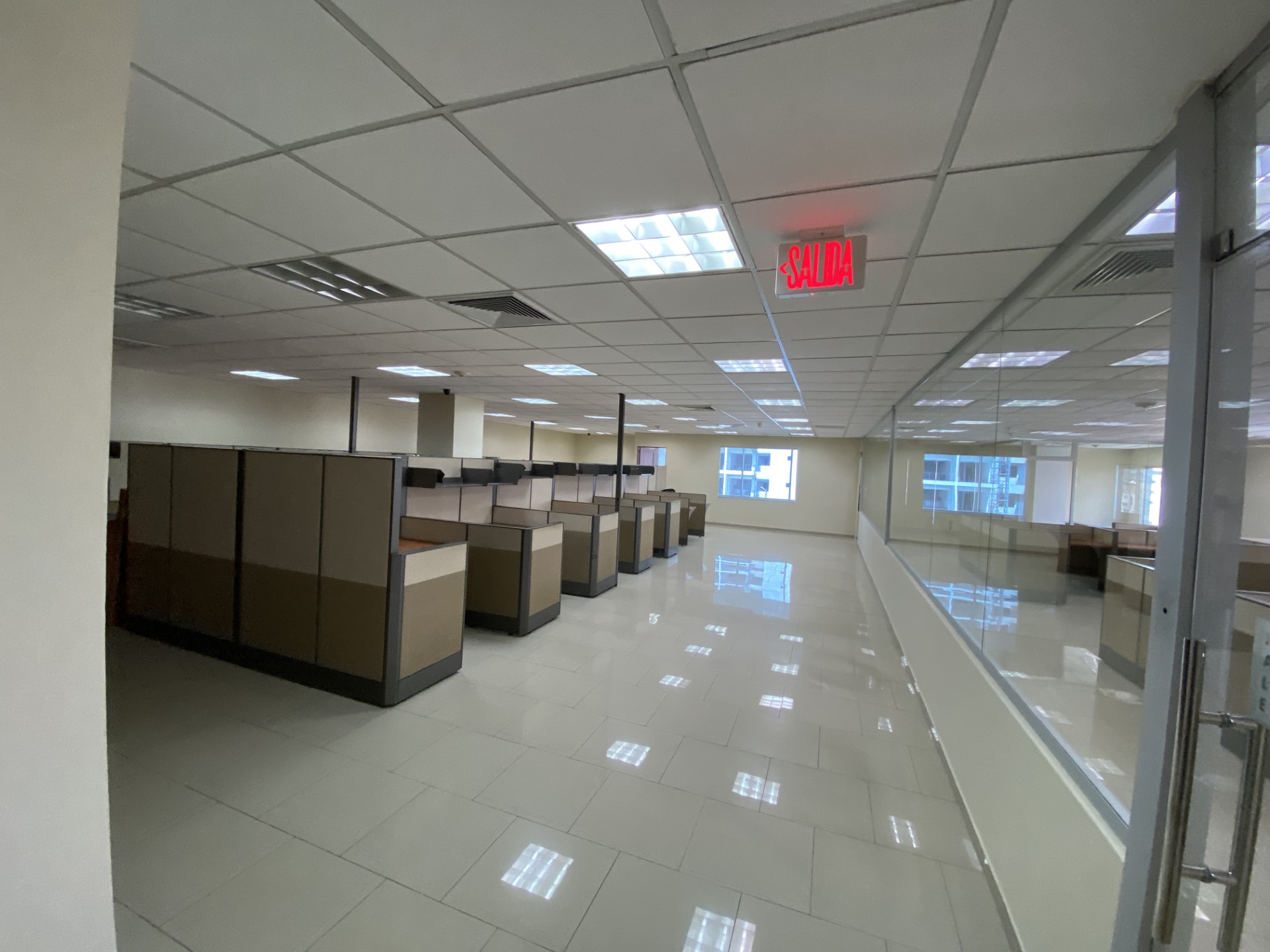 Oficinas en torre Comercial en Evaristo Morales