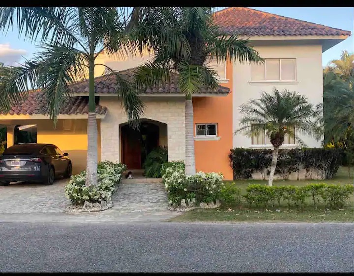 Amplia y Hermosa Villa en Guavaberry