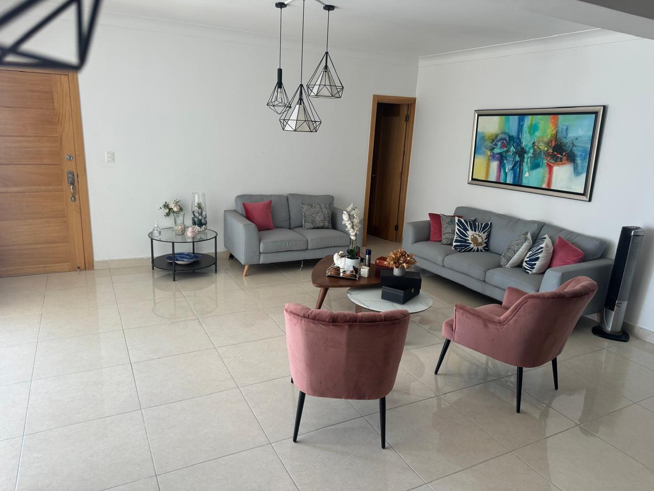 Amplio apartamento de 3 habitaciones en los Altos de Alameda