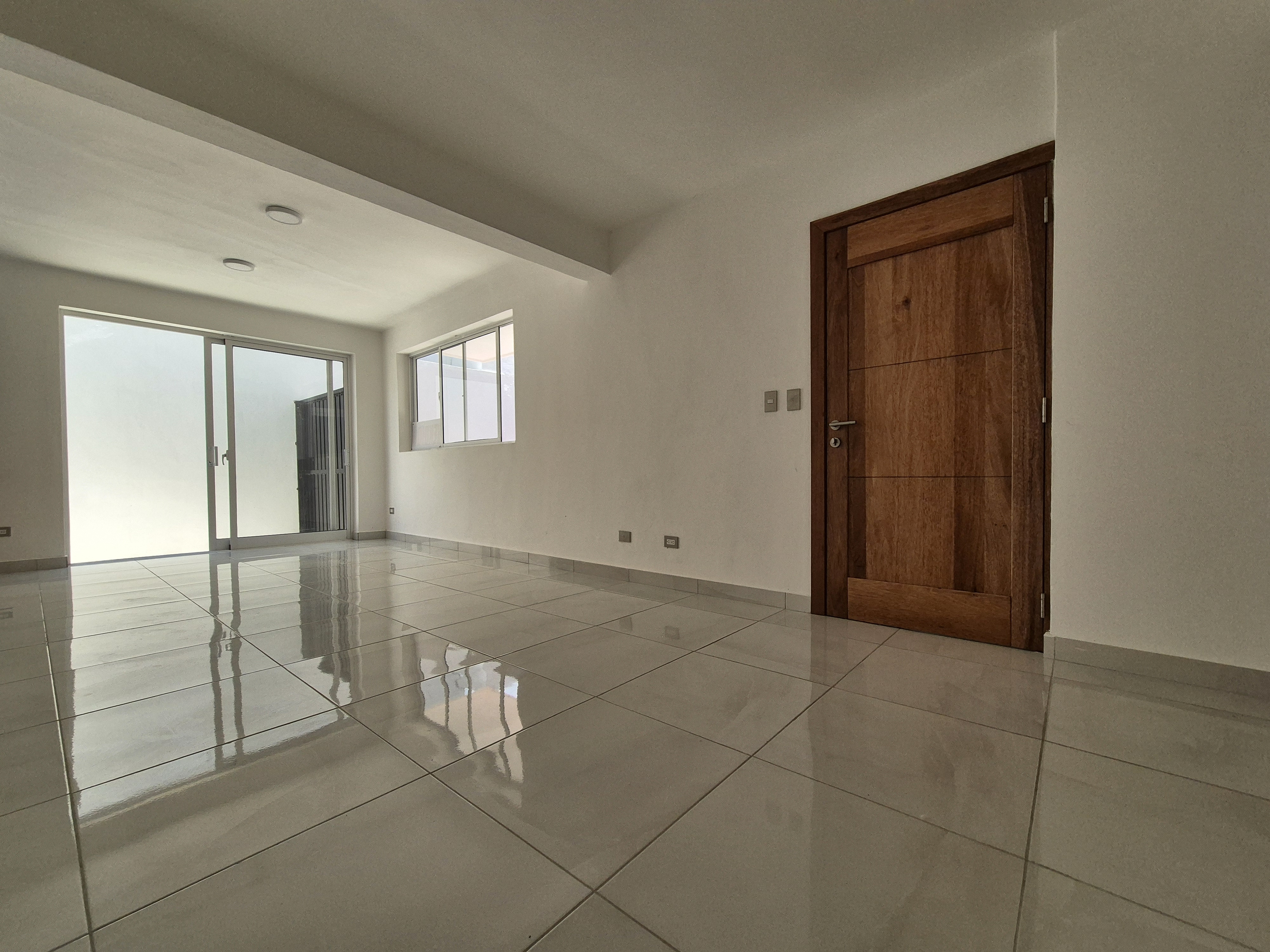 Apartamento 1er nivel con patio en Lucerna