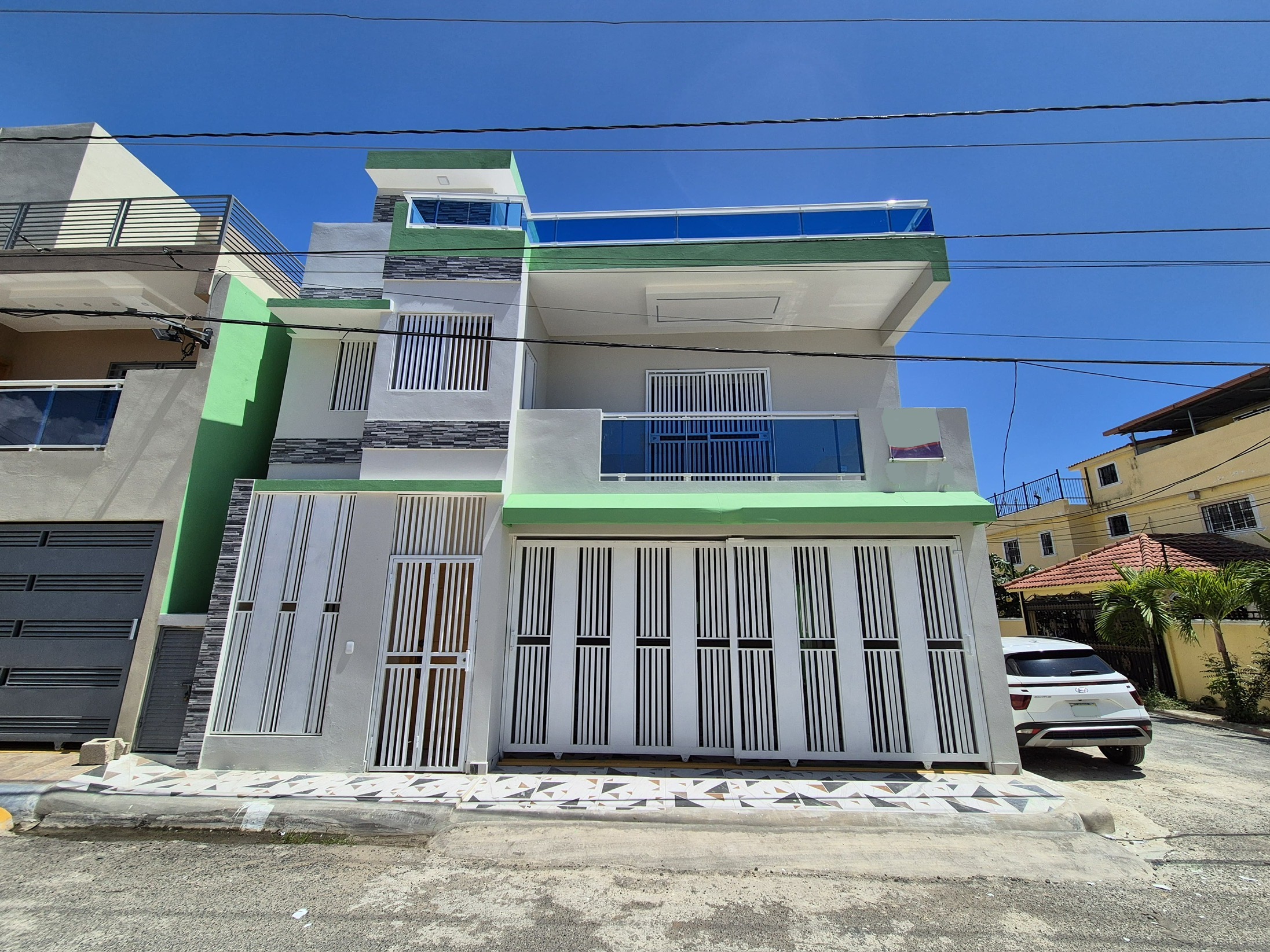 Casa con 4 Habitaciones lista con terreza y jacuzzi.