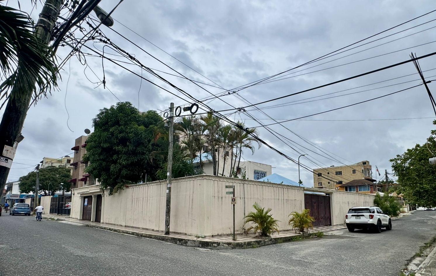 VENDO CASA EN LOS TRES OJOS