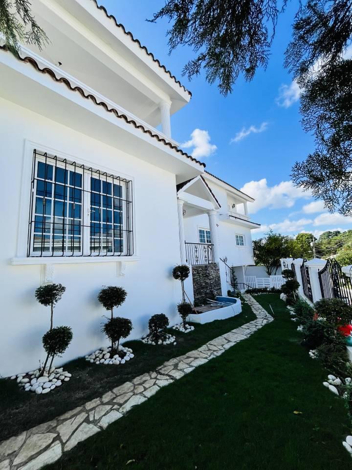 Hermosa casa con acceso privado y hermosa vista en Cuesta Hermosa III