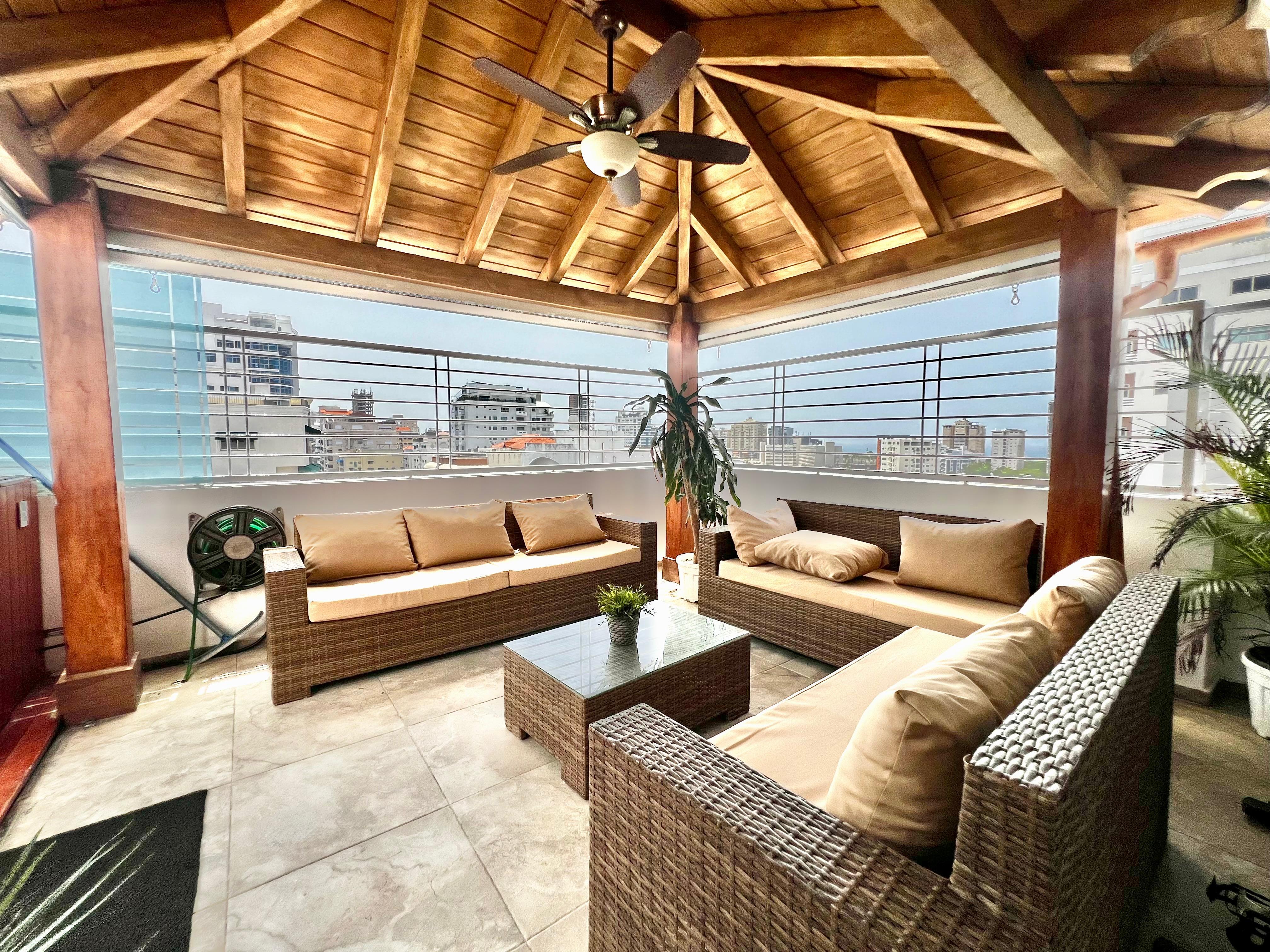 Penthouse de Lujo con Vista al Mar y Jacuzzi Privado