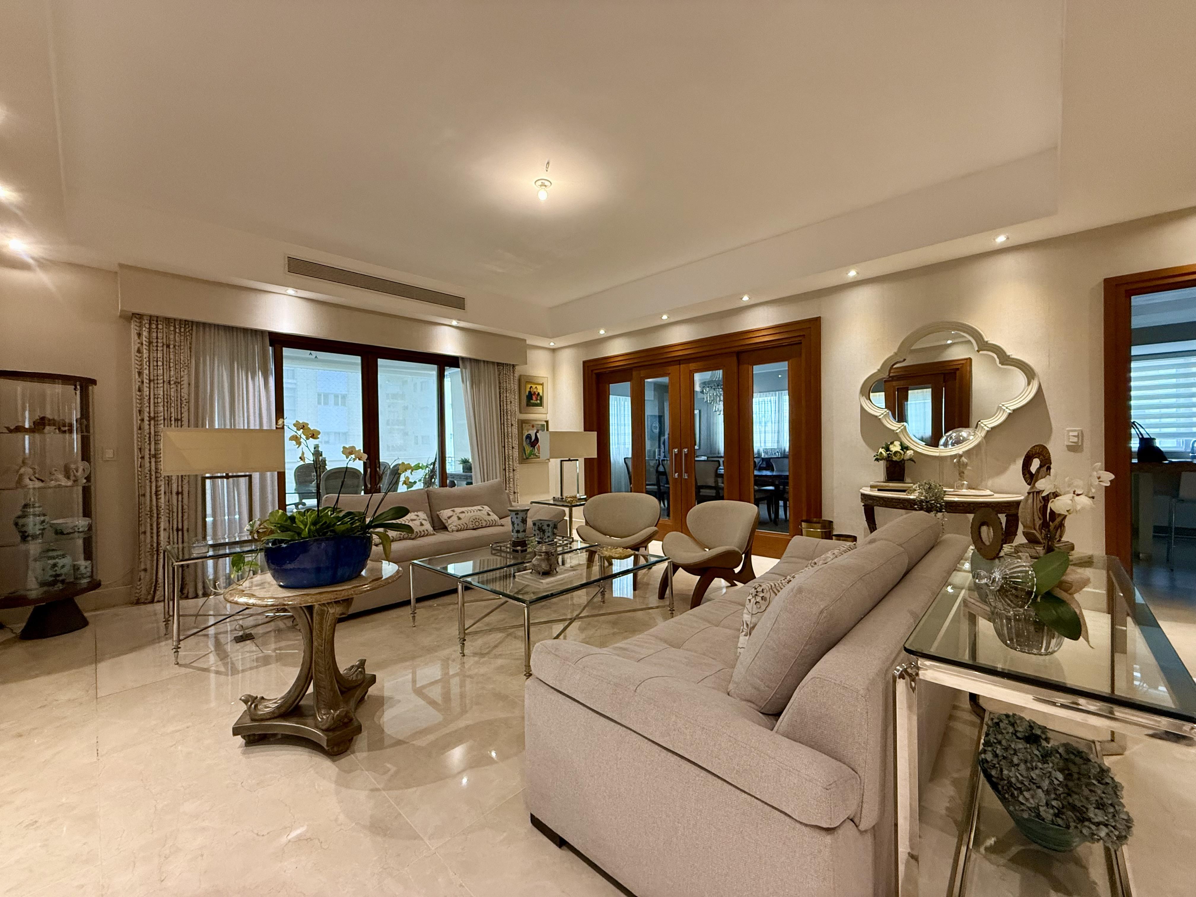 Amplio Apartamento en Piantini