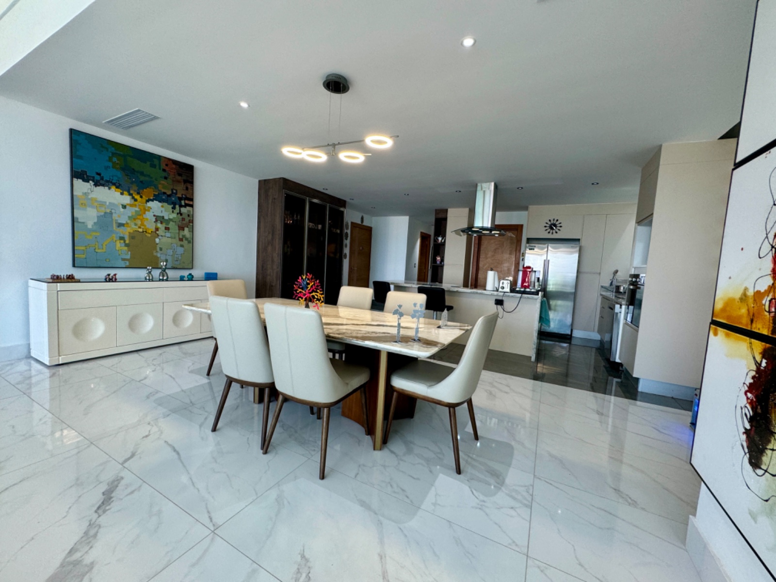 Apartamento en la avenida Enriquillo con vista al mar