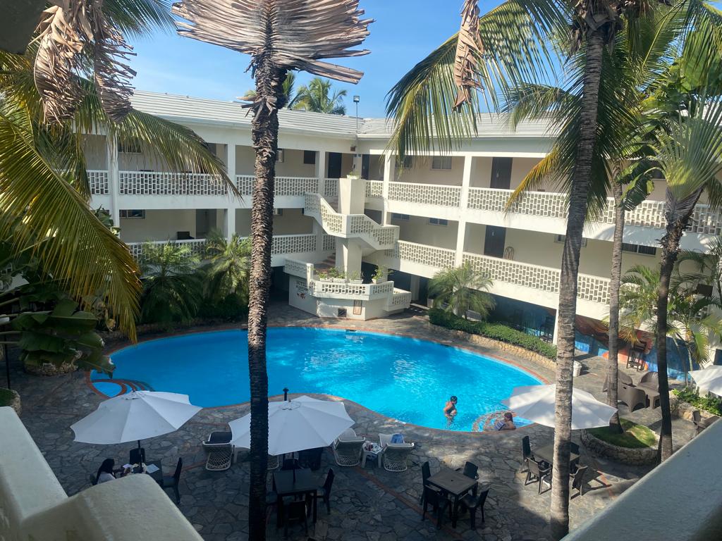 Exclusivo Hotel y Discoteca en la Av. España