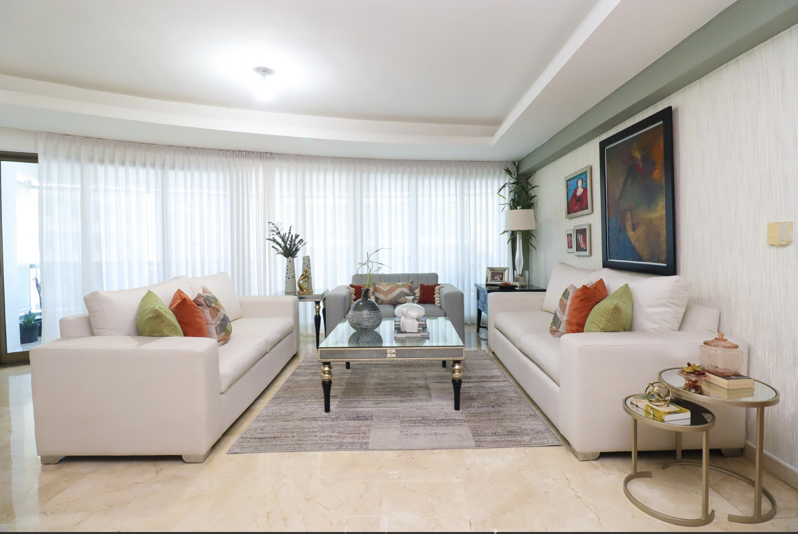 Hermoso apartamento familiar en la mejor zona de naco, cercania a pirncipales avenidas, supermercados, farmacias, colegio, iglesias. super amplio, iluminado, techos altos, hermosas vistas y area social completa