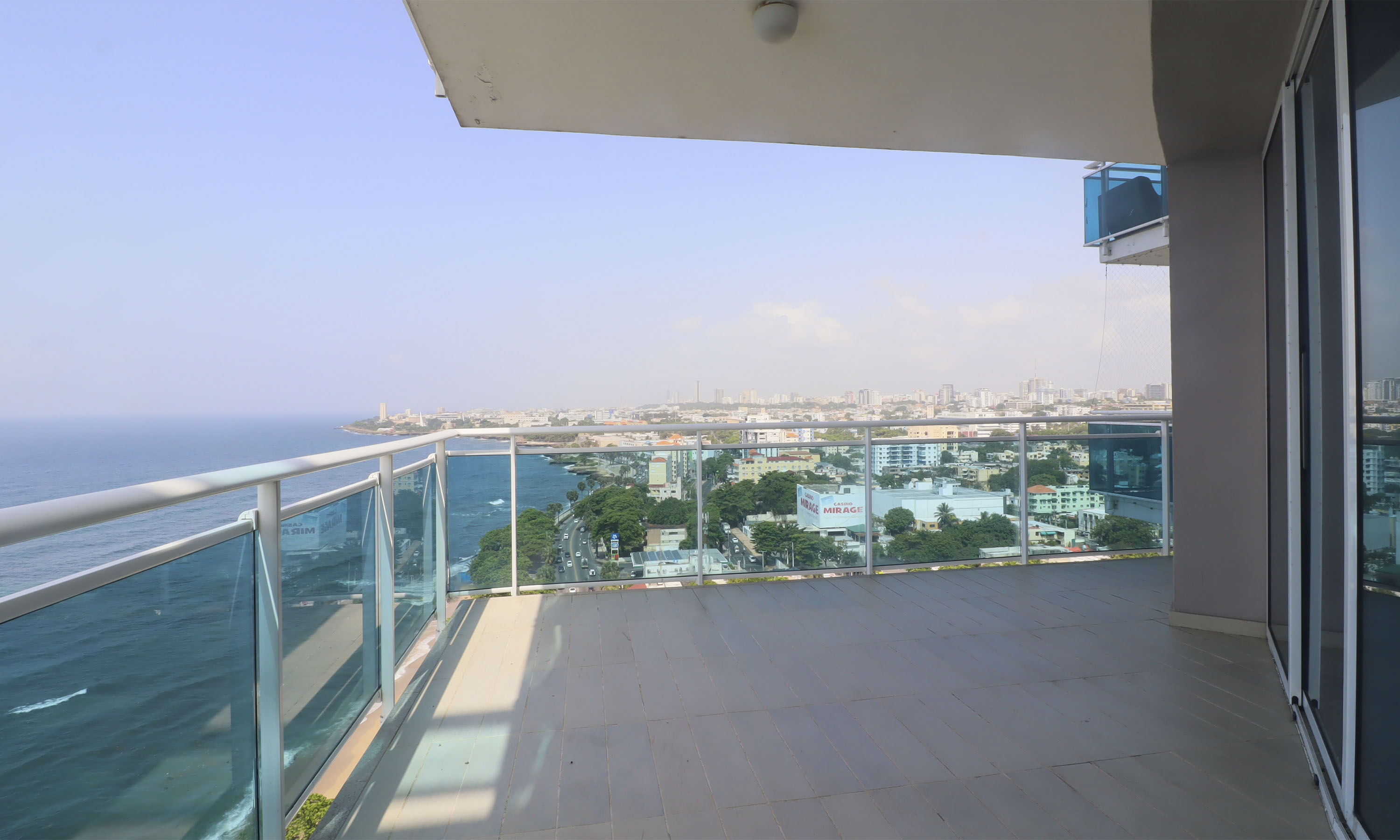 Apartamento de lujo en el Malecón con impresionante vistas al mar y la ciudad