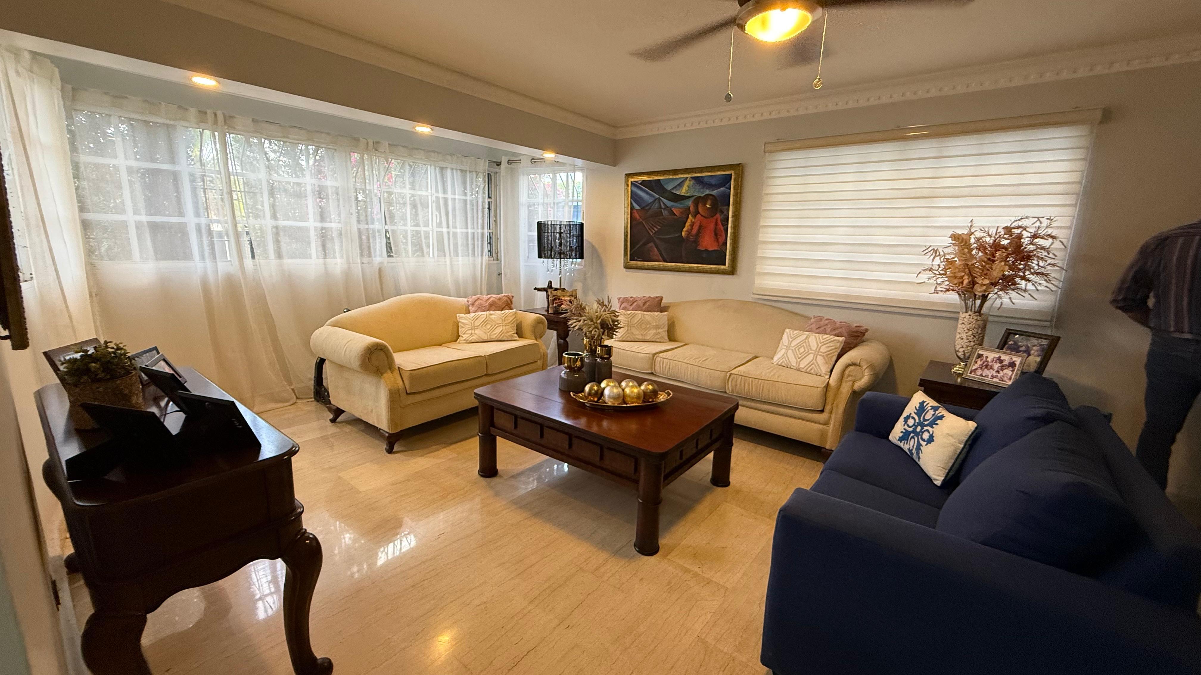 EXCLUSIVA CASA FINAMENTE REMODELADA