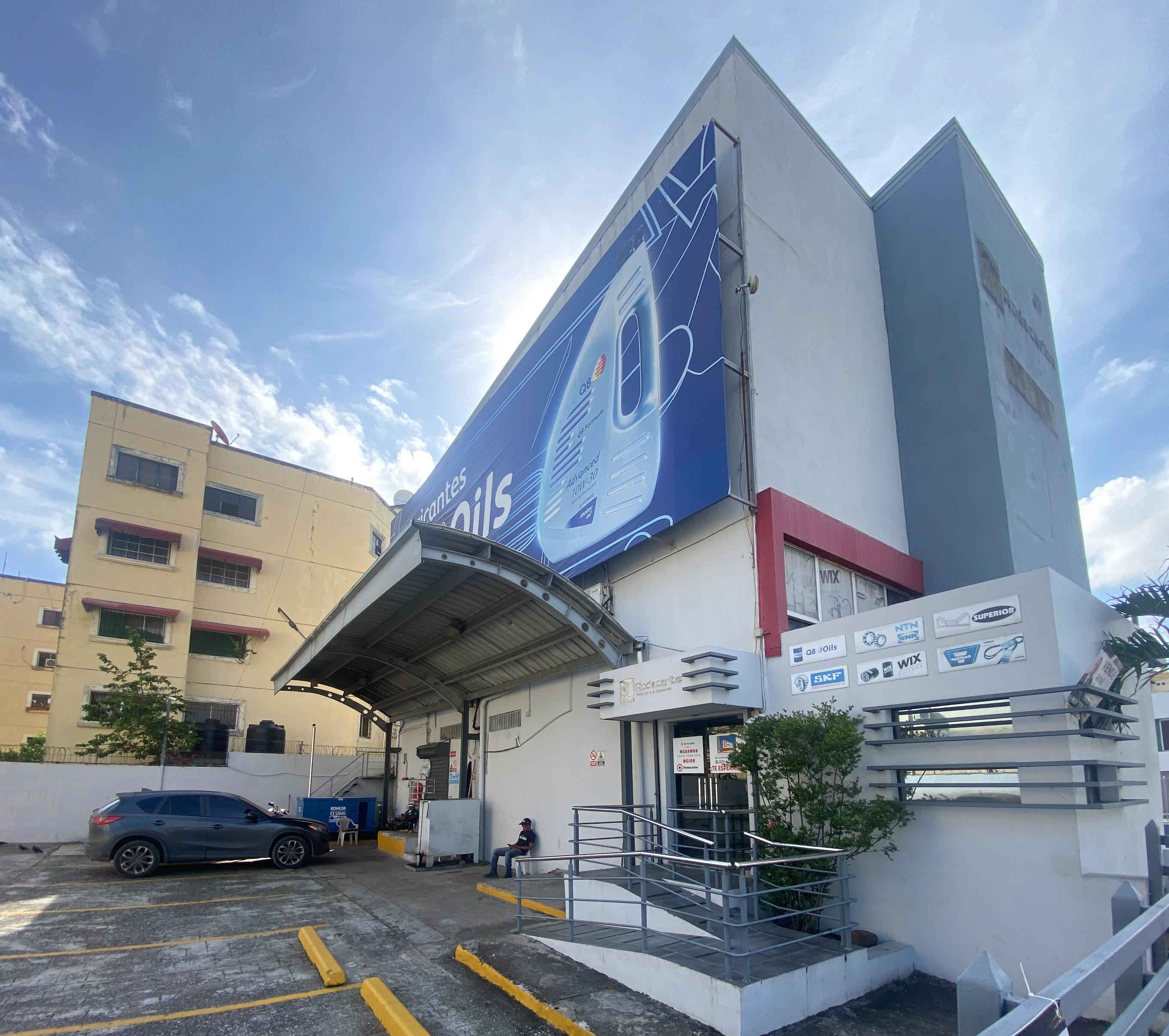 Edificio Comercial, ubicado estrategicamente en la Maximo Gomez.