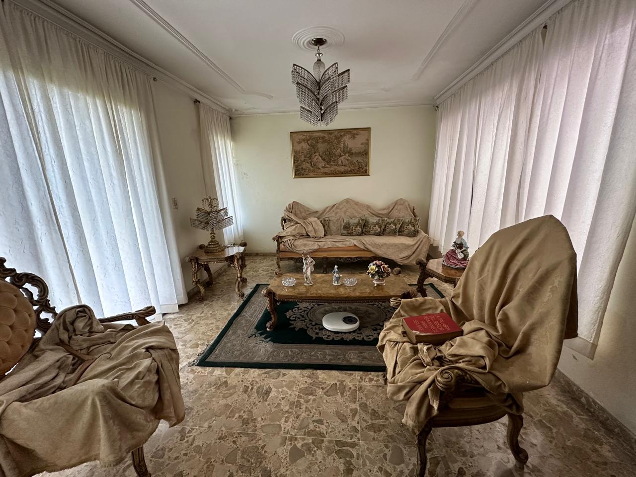 Amplia y comoda casa en los cacicazgo