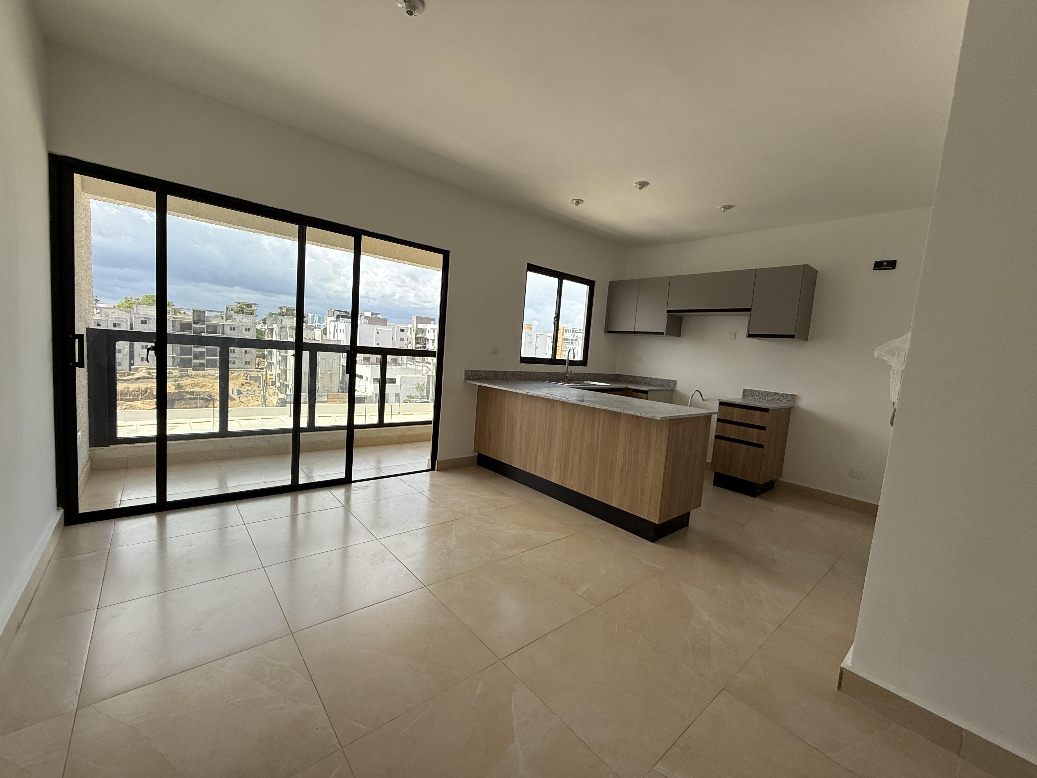 Apartamento en la Jacobo Majluta, dos ascensores, Piscina