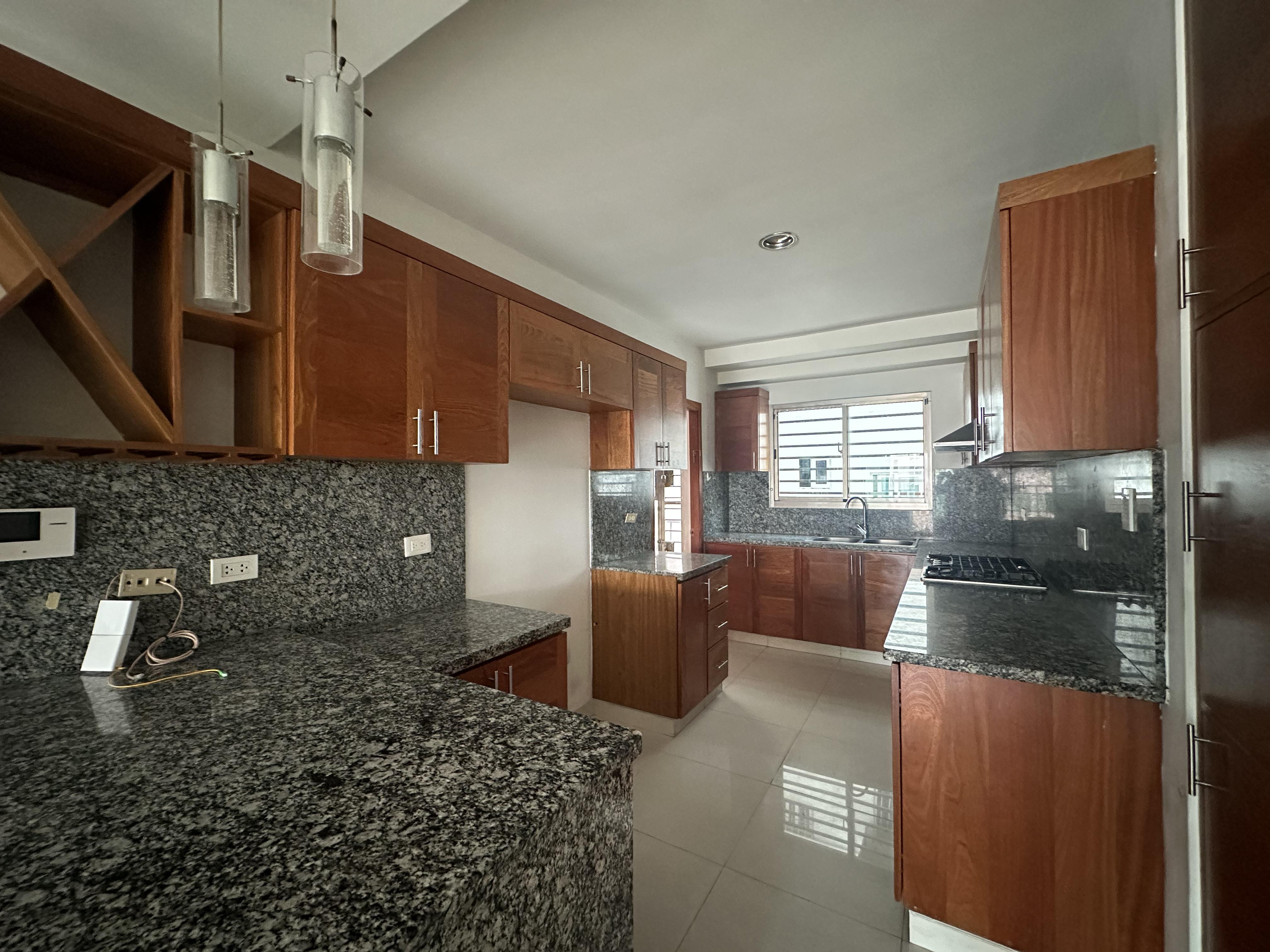 APTO TORRE MODERNA 2Habs+2.5Baños+2Parq