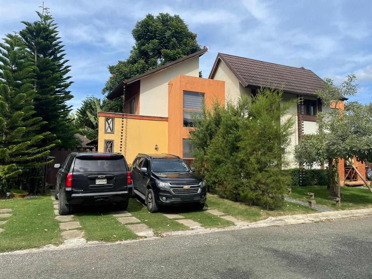 Villa Amueblada con Jacuzzi y Acceso al Río en Jarabacoa – Comunidad Cerrada