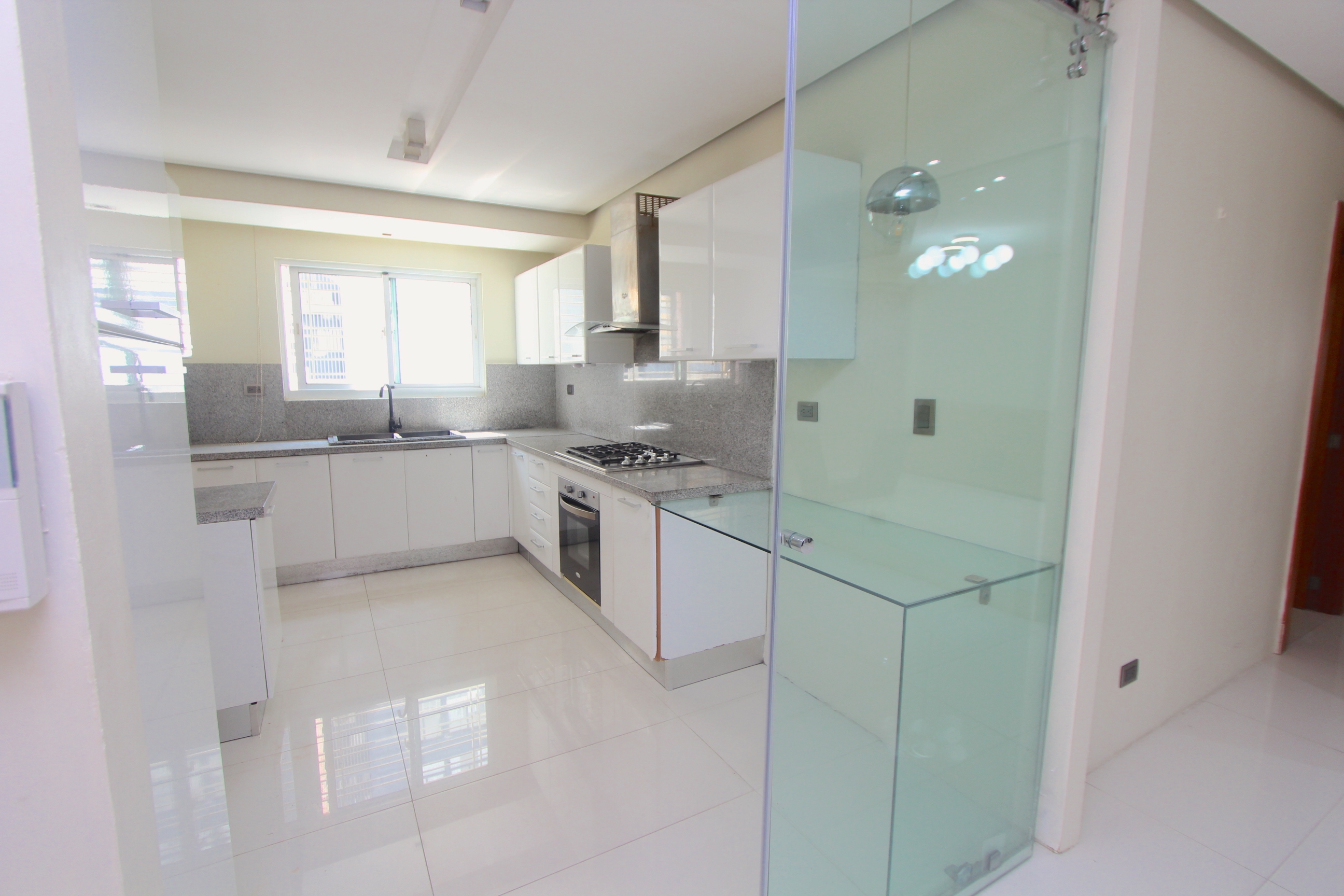 Apartamento de 3 habitaciones en NACO con terraza