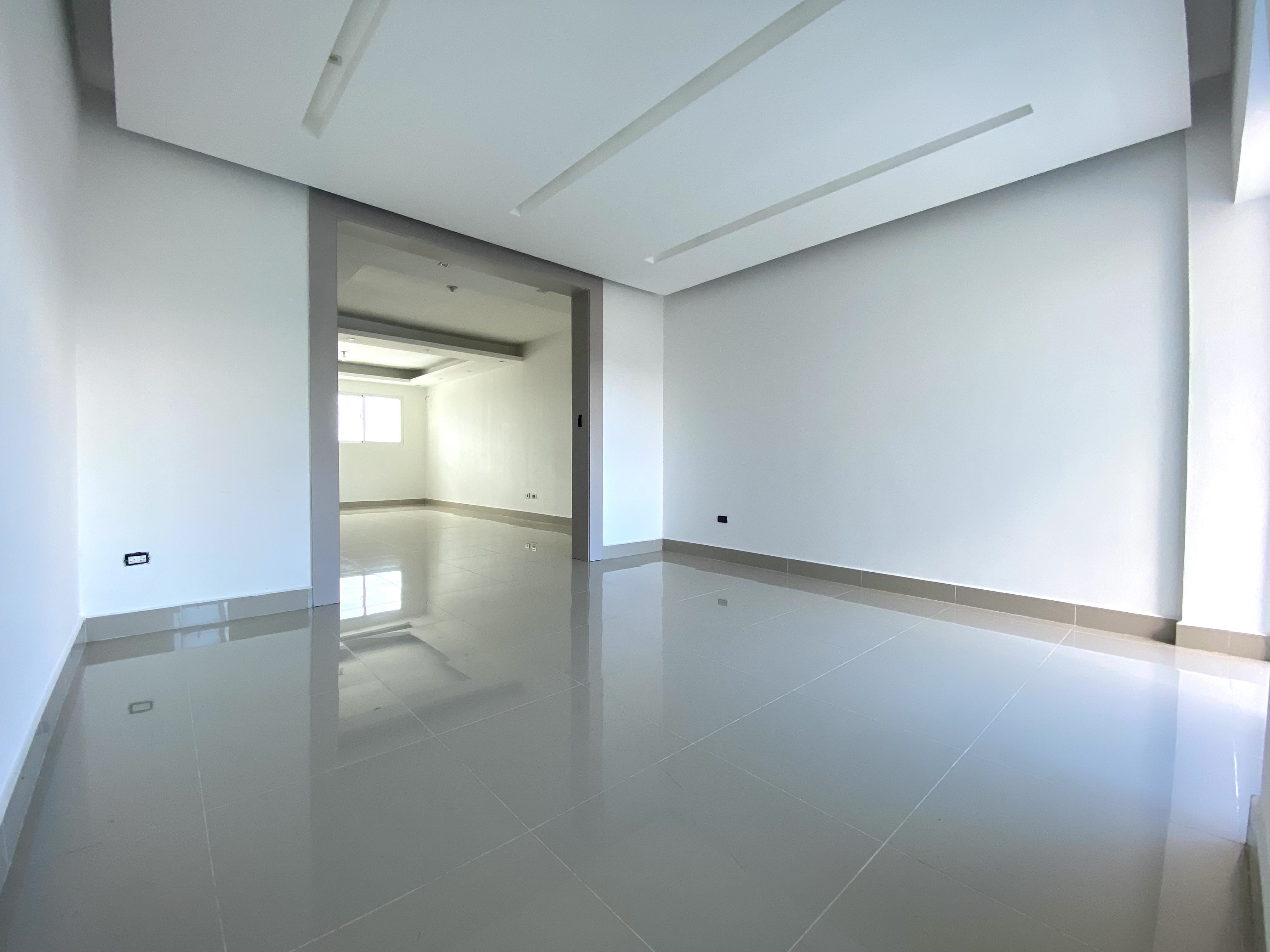 Amplio apartamento familiar en SFM ubicado en la salida a Santo Domingo