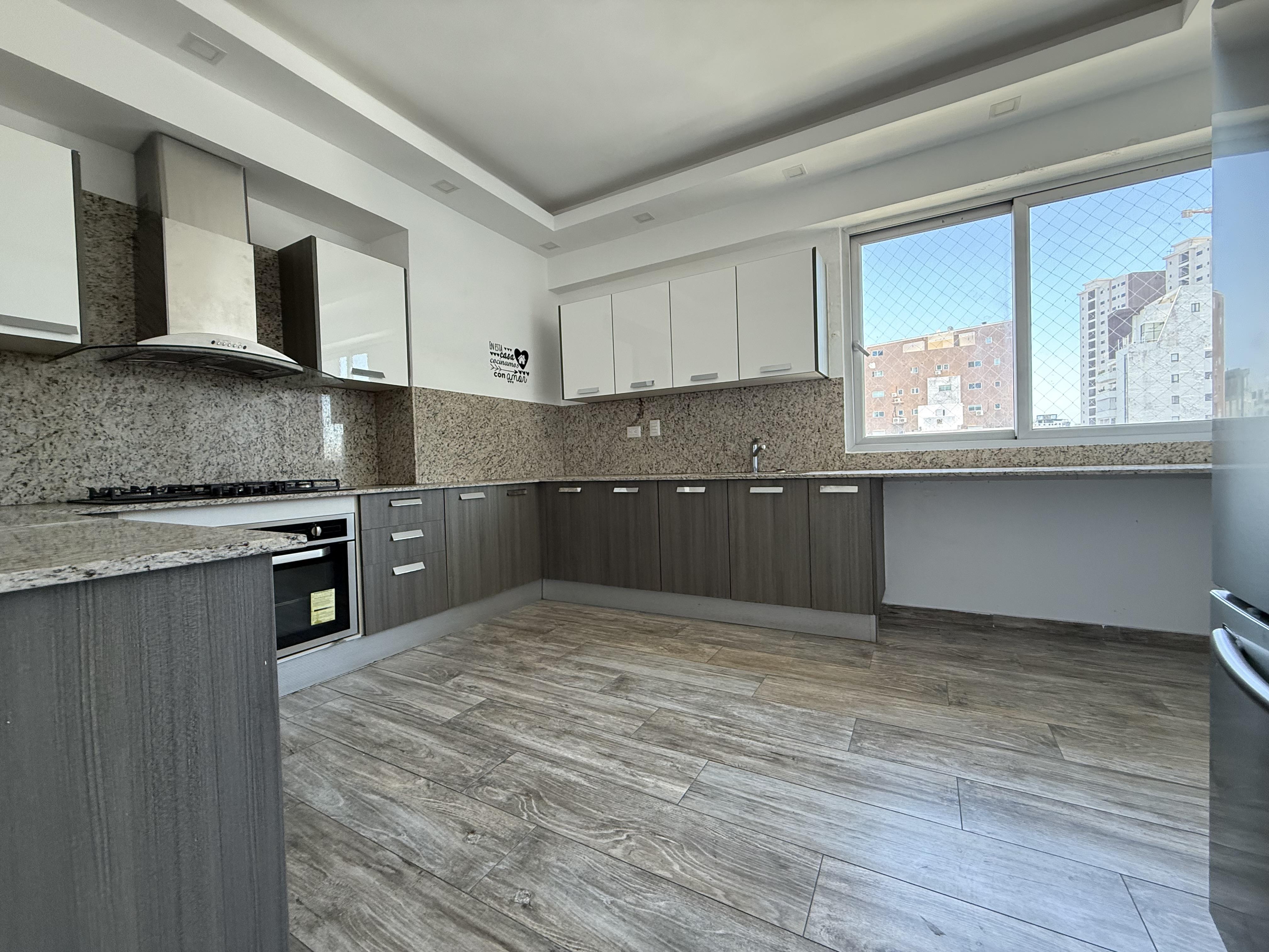 Moderno apartamento de dos niveles en Torre exclusiva de Serrallés