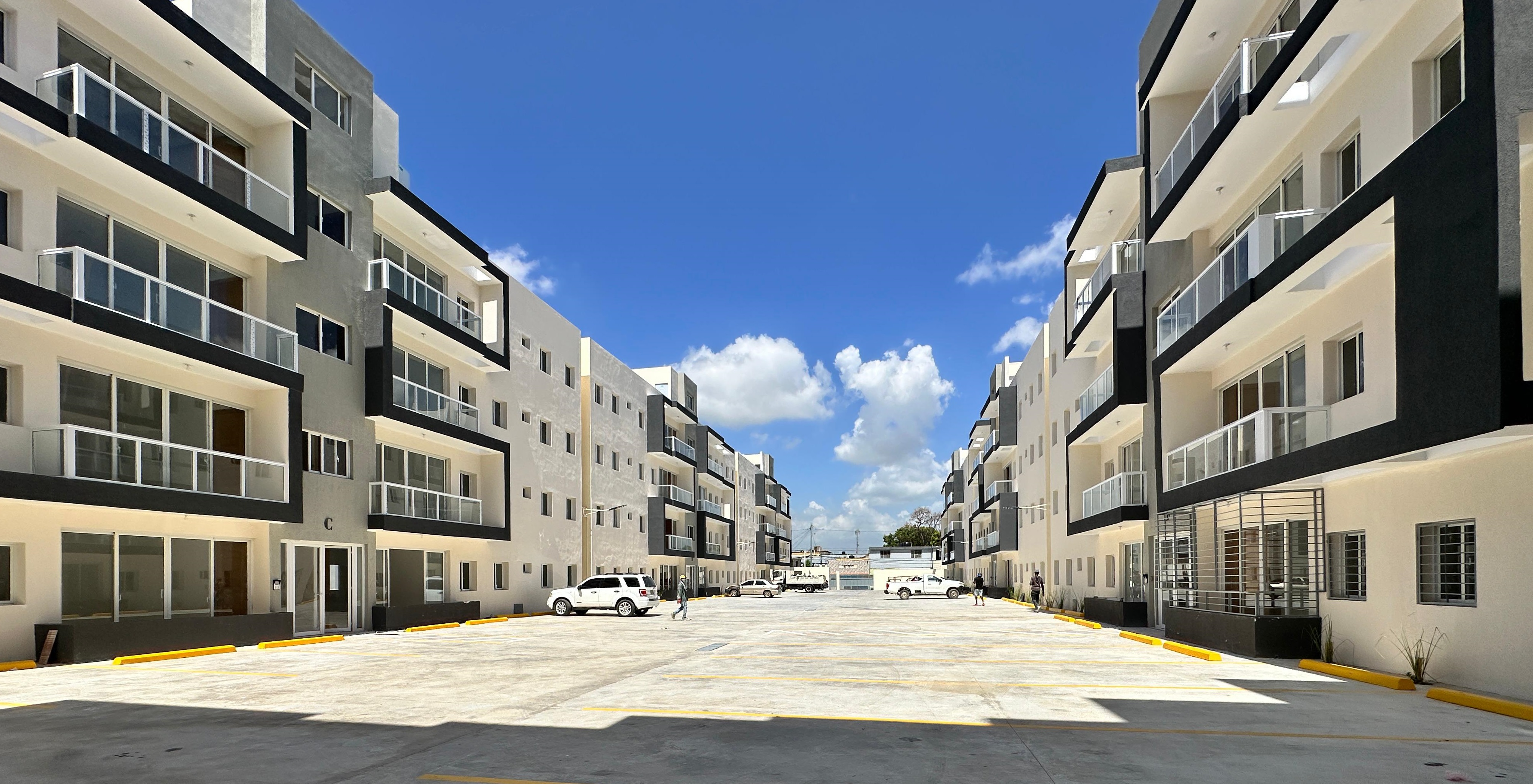 Amplios y modernos apartamentos en Alma Rosa I