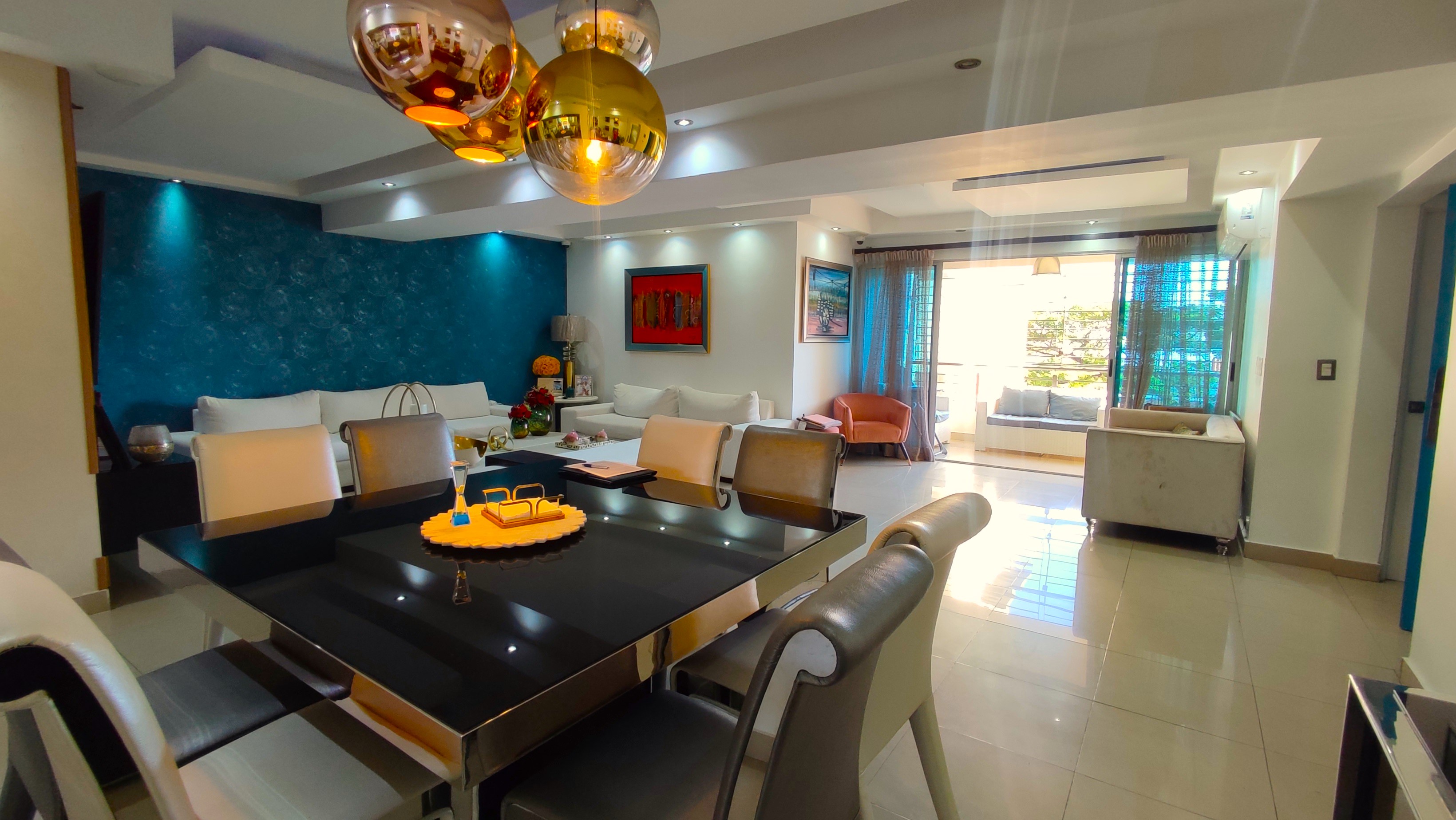 3 habitaciones, uno por piso en Evaristo