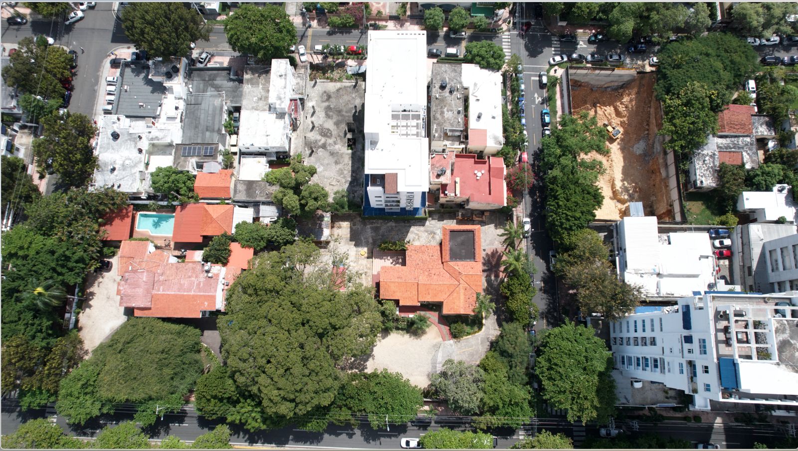 Amplio solar para desarrollo en Gazcue