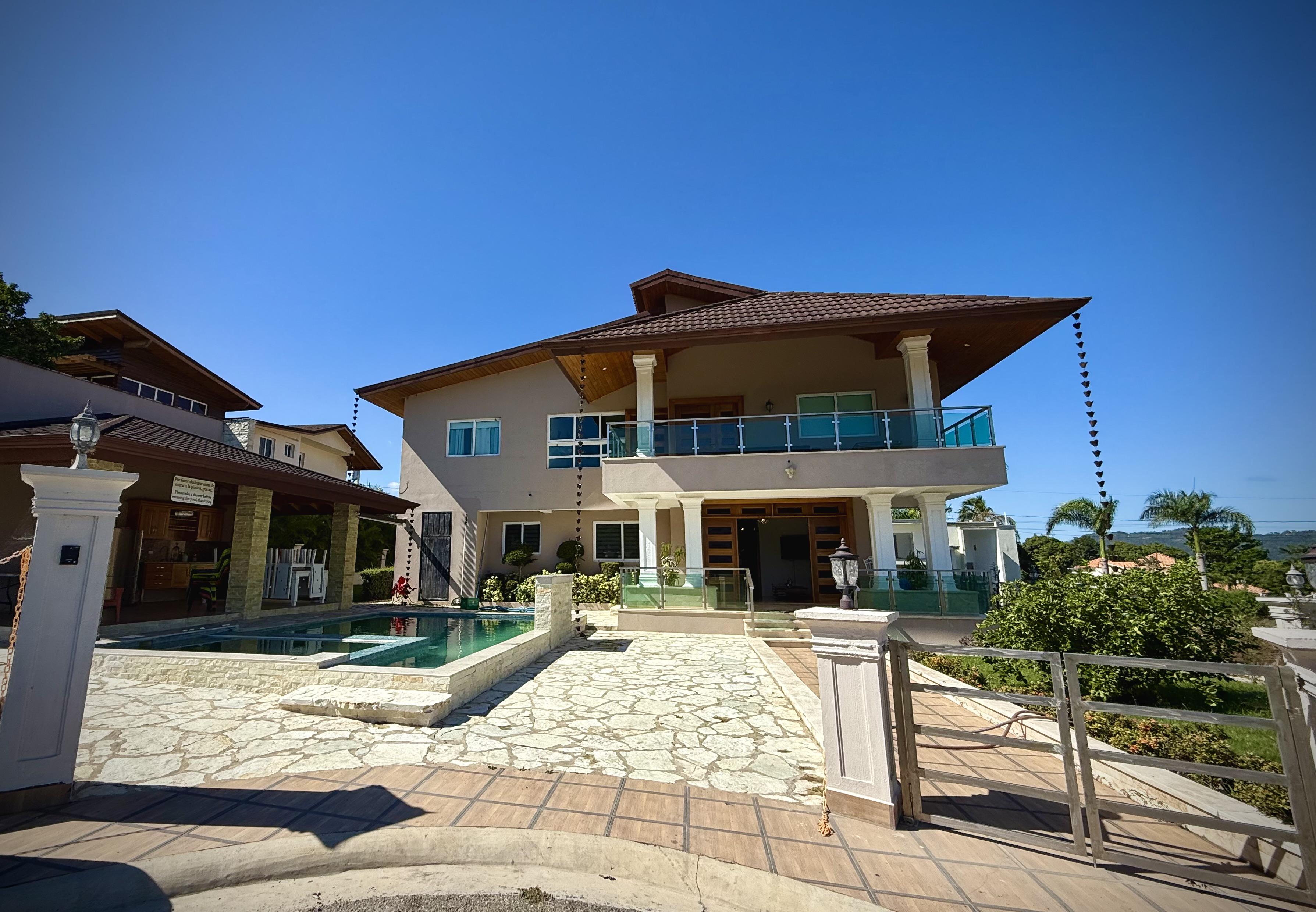 . ️ Villa de Lujo en Jarabacoa