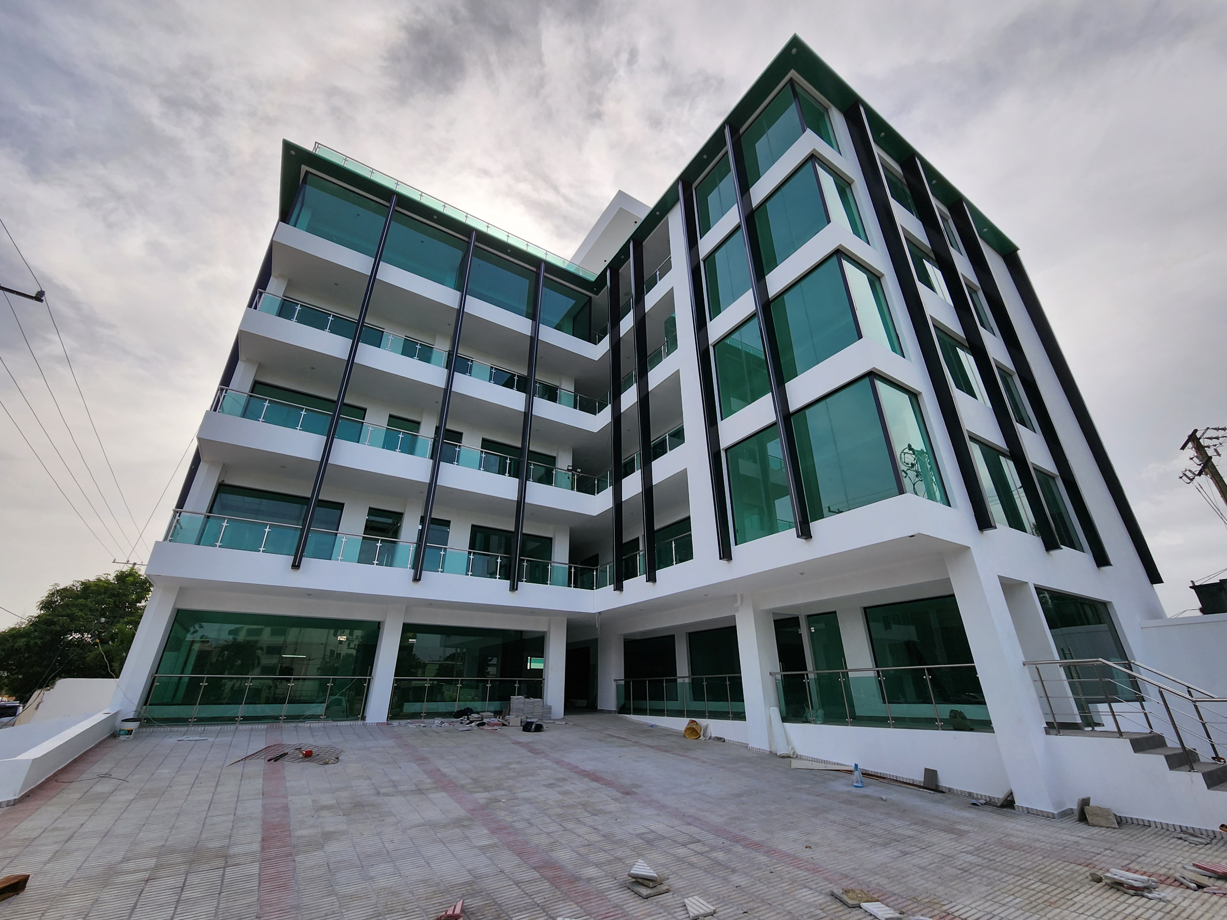 Plaza Comercial en Marginal San Vicente de Paul