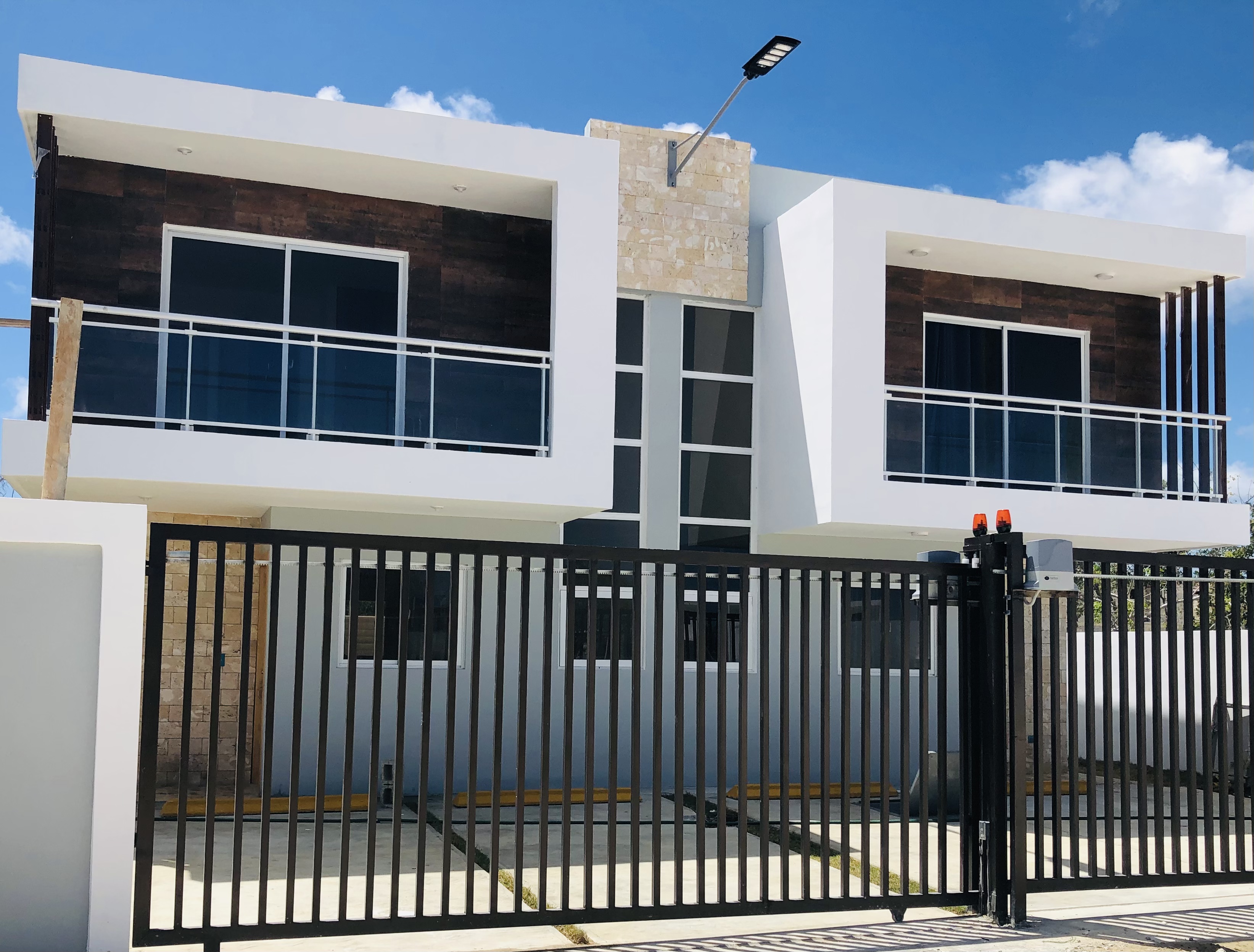 Proyecto moderno y lujoso de 6 Townhouses a 4 minutos de Down Town Punta Cana