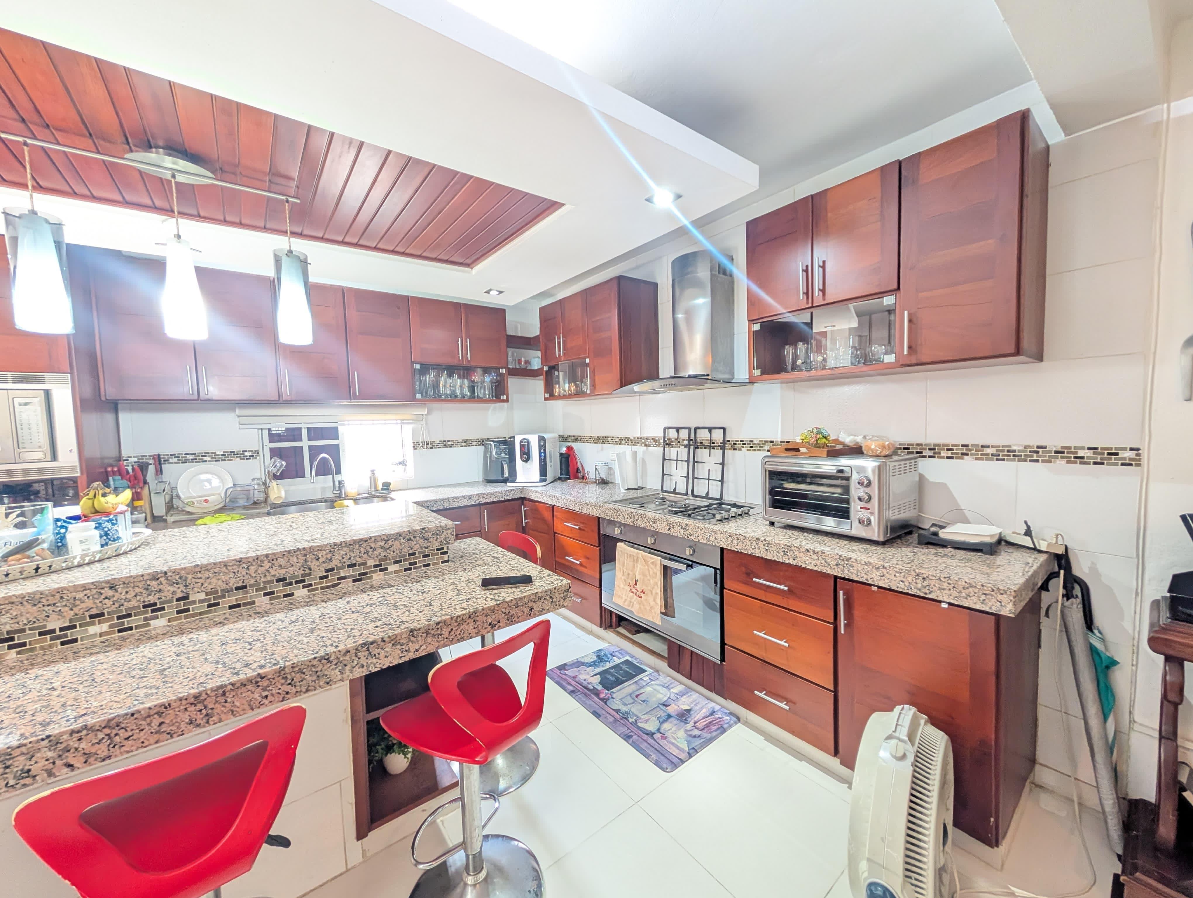 ¡Gran Oportunidad! Casa en Venta en Zona Comercial – Av. 27 de Febrero