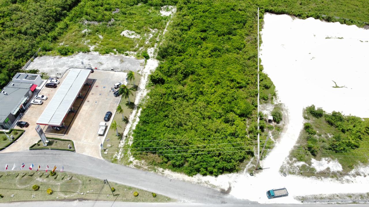 Terreno ubicado en el Boulevard Turístico del Este