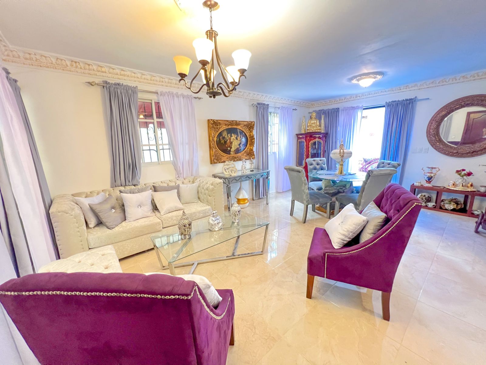 Preciosa Villa de Tres niveles.