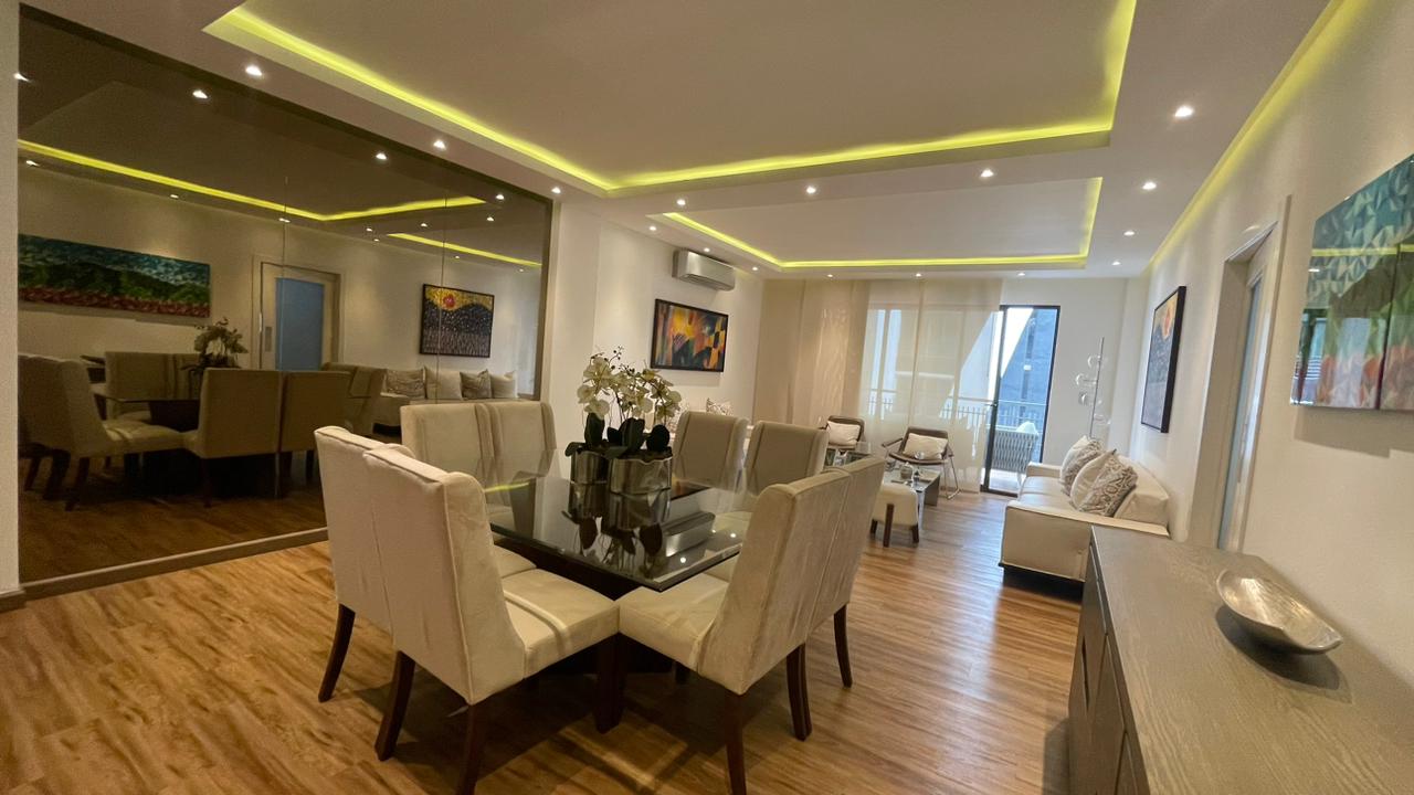 Elegante y Espectacular Apartamento en exclusiva torre de naco en venta.