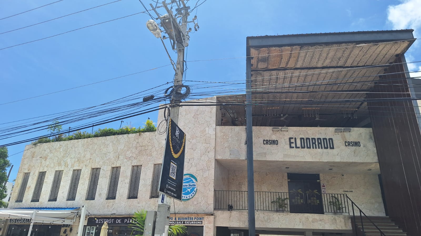 Bar-Rooftop en centro Turistico de Los Corales