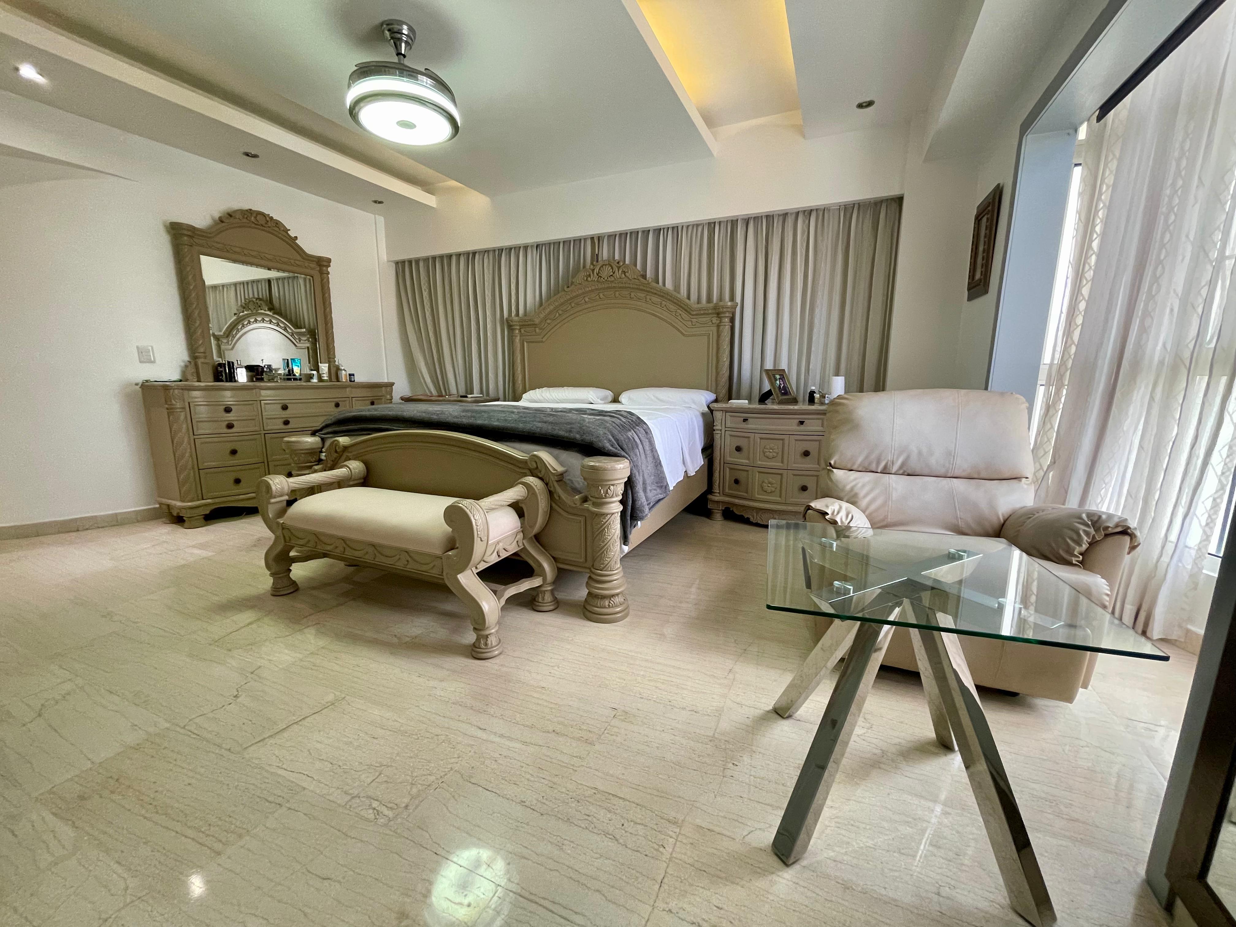 AMPLIO APARTAMENTO EN VENTA EN BELLA VISTA SUR