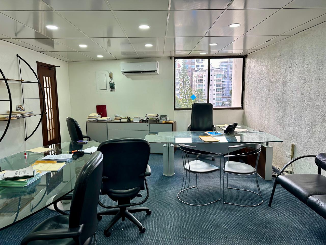 Amplia y confortable  Oficina en el Vergel.