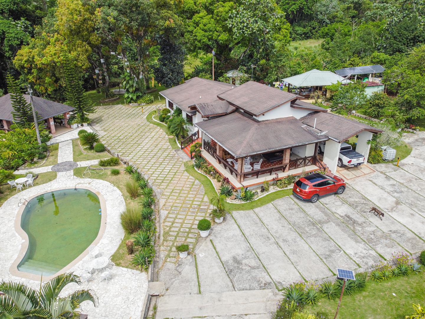 EXQUISITA FINCA CON LAGO EN BONAO