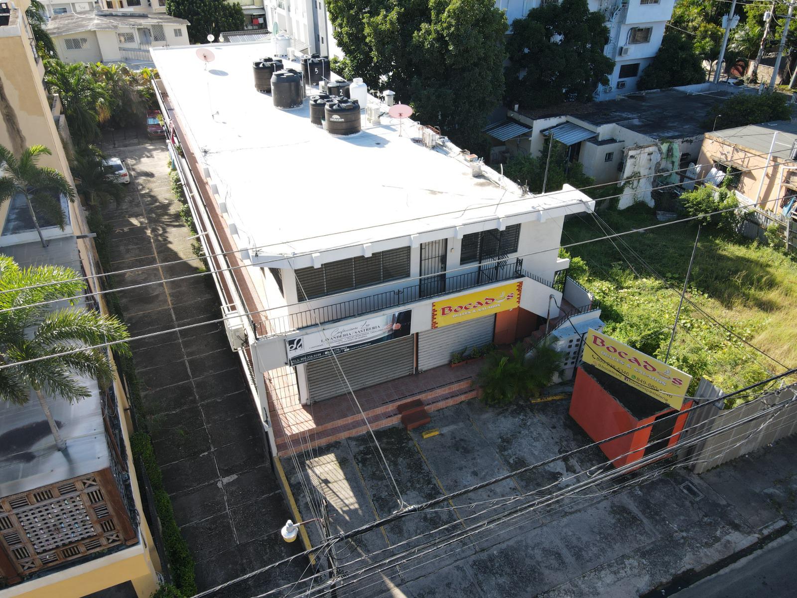 Edificio comercial y residencial con 18 apartamentos estudios en Gazcue