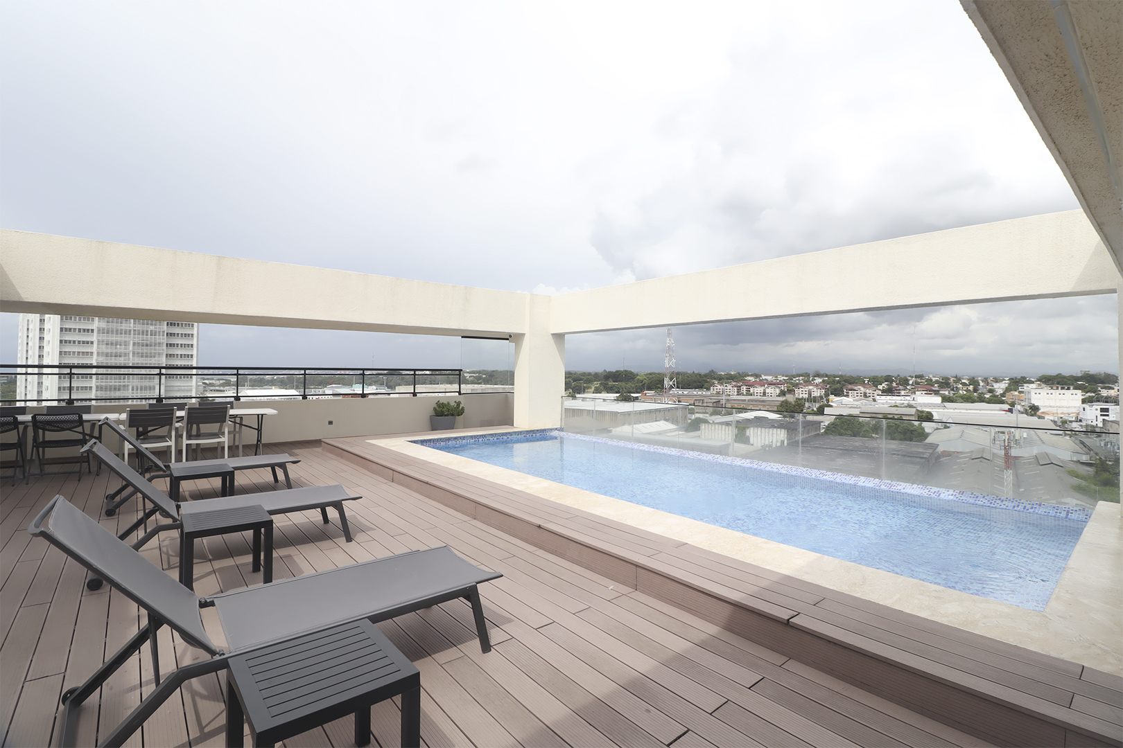 HERMOSO Y MODERNO APARTAMENTO LOS CACICAZGOS