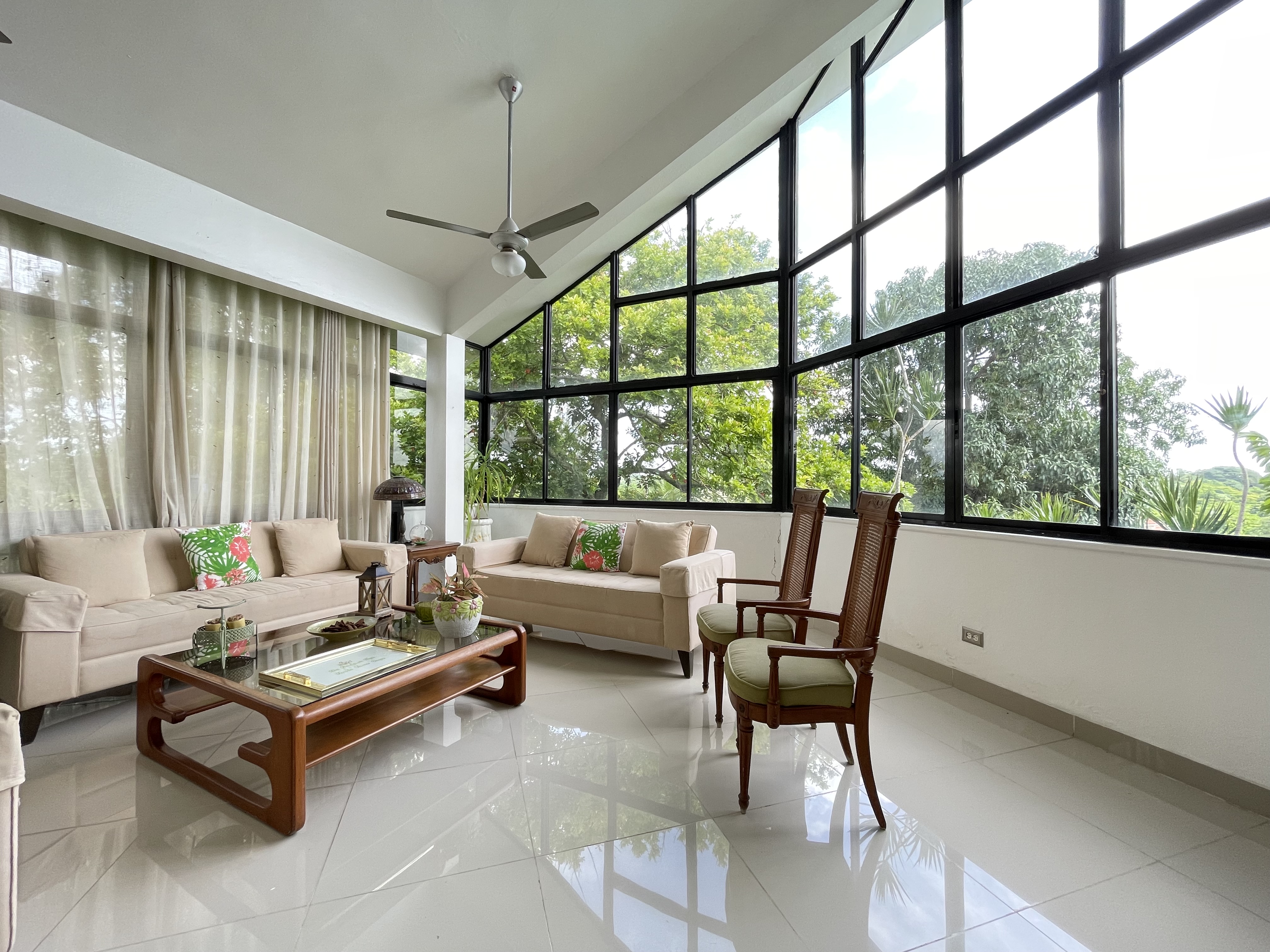 Casa con patio de mil metros