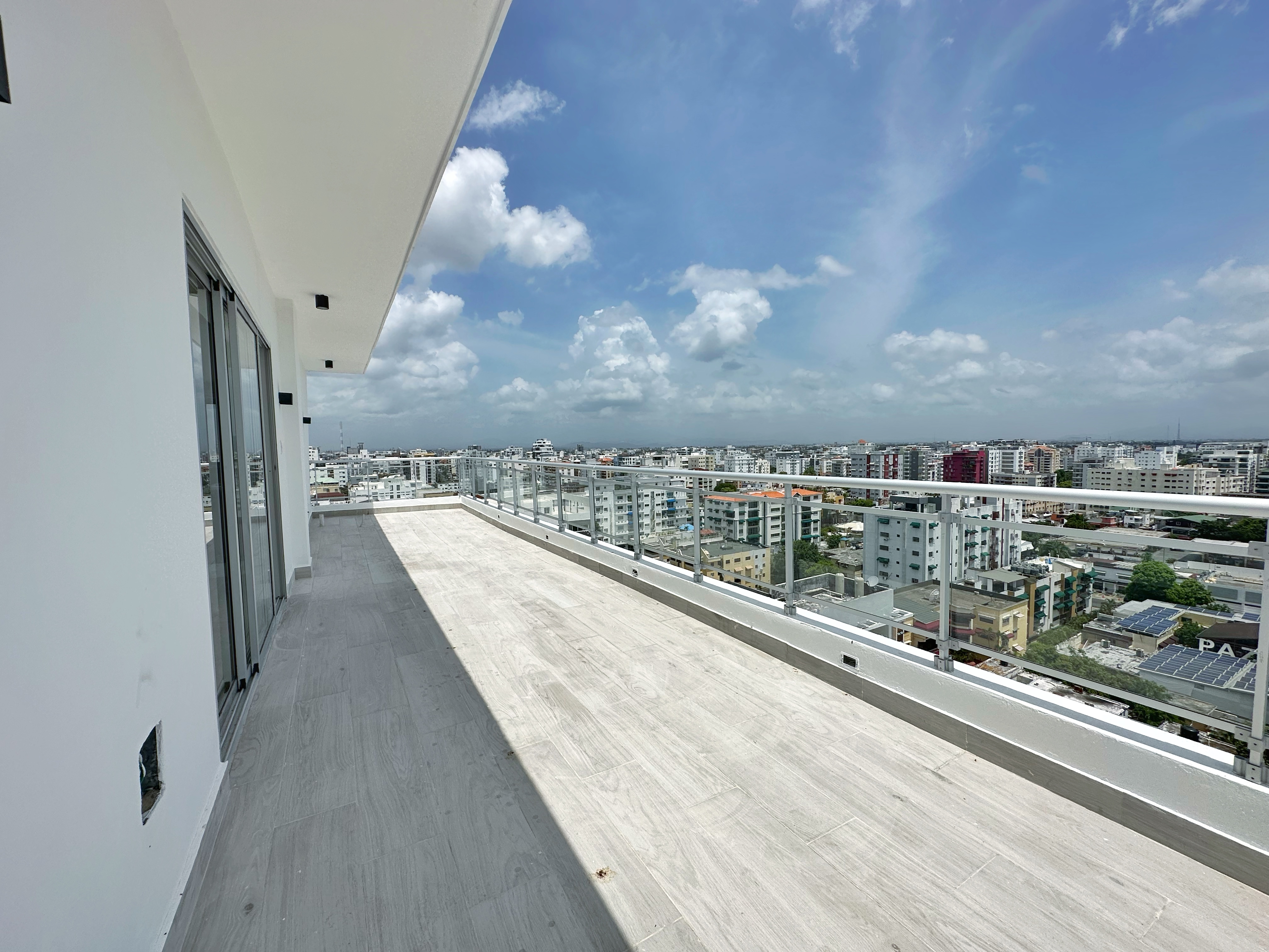 Piso 13 con Terraza y vista al Mar