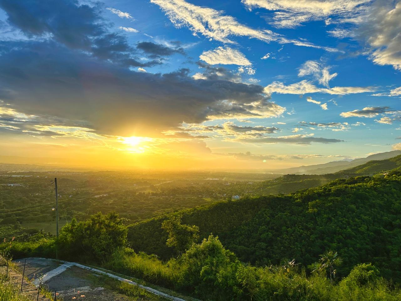 Panorámicos con Vista a la Montaña en Venta en Santiago – ¡Construye la Casa de tus Sueños!