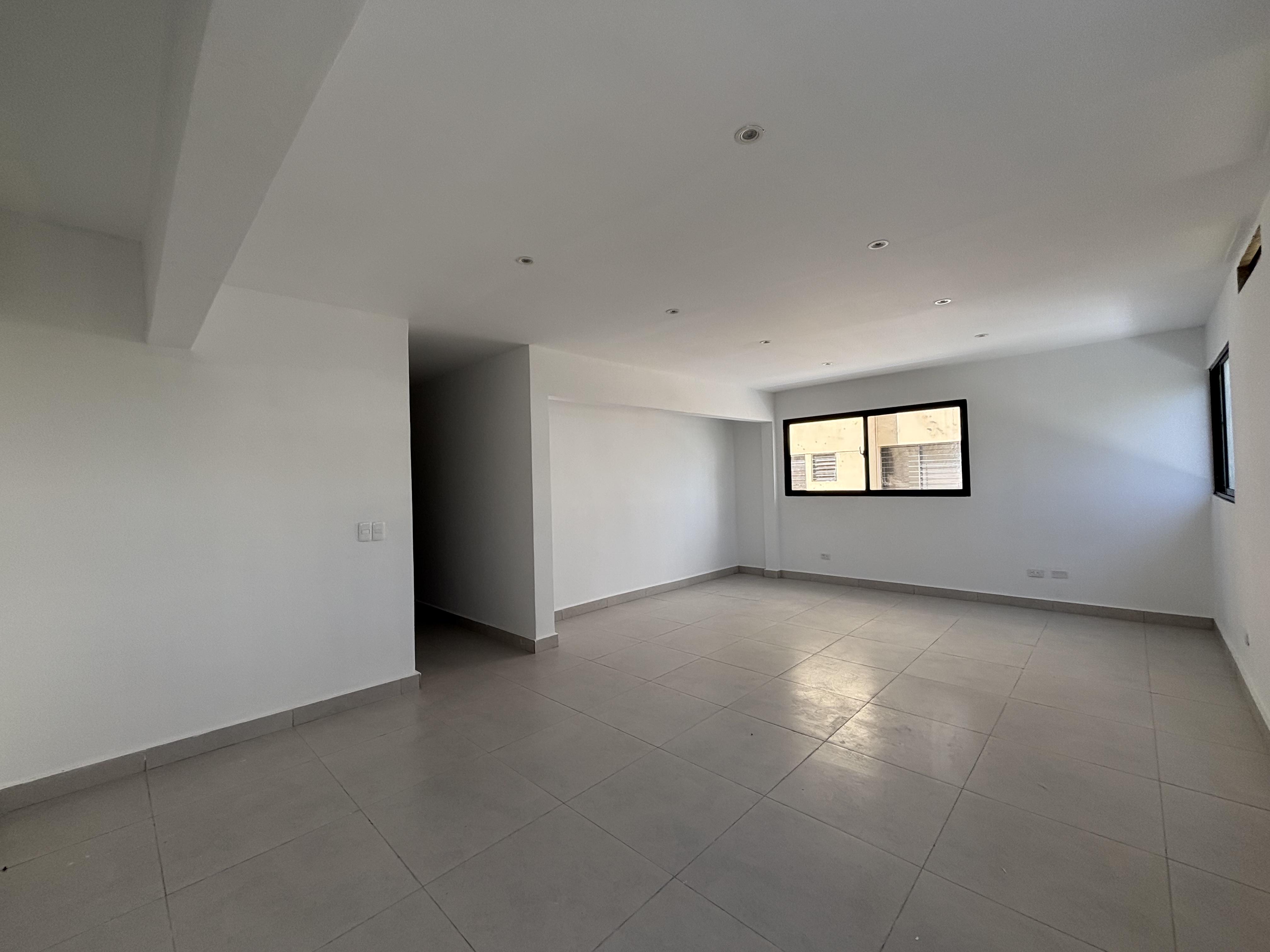 Local comercial amplio en alquiler en La Julia