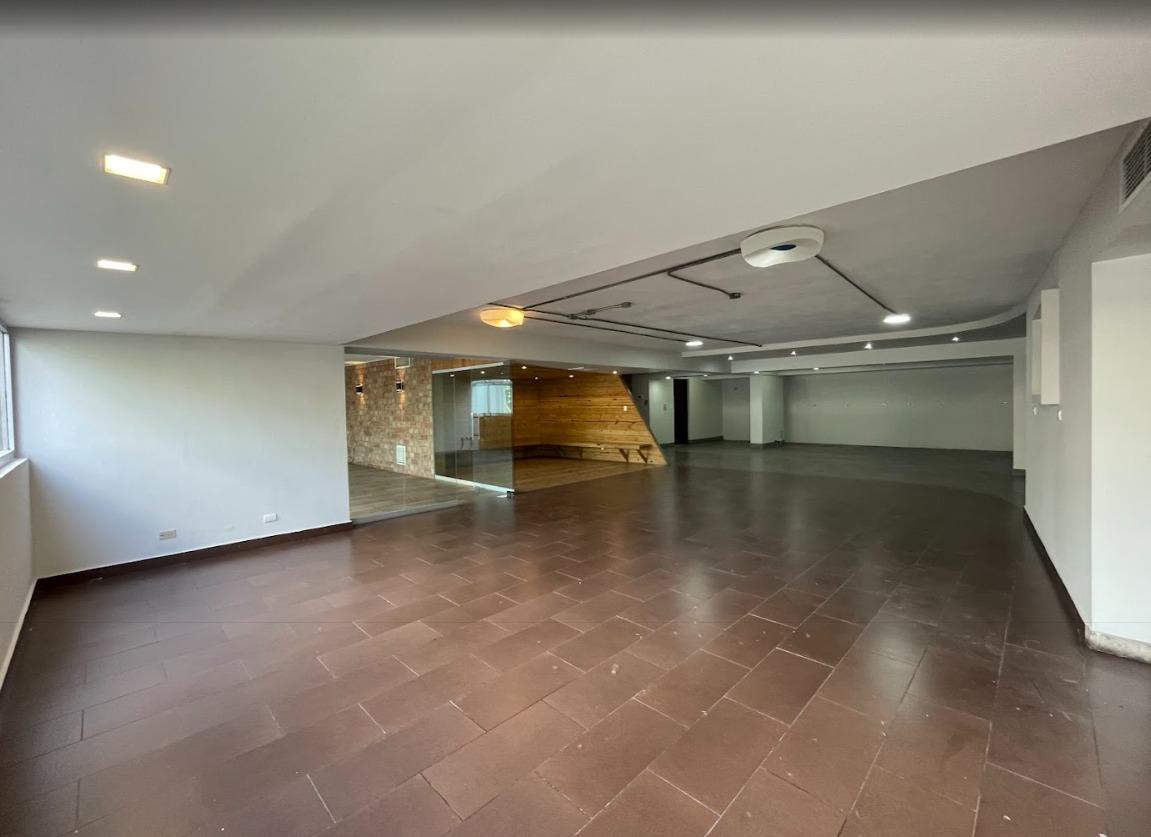 Alquiler Edificio Corporativo | 74 Parqueos en Piantini