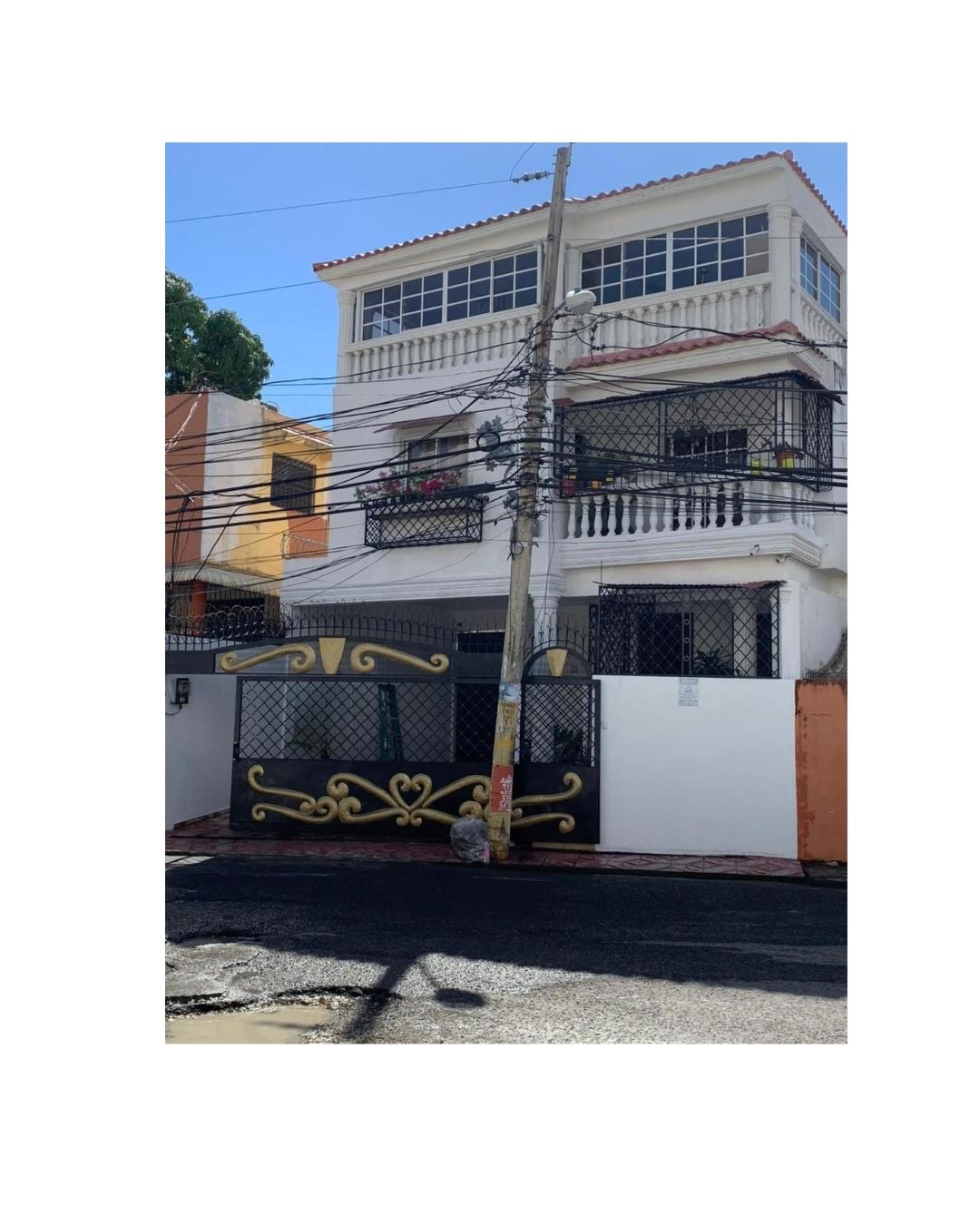 Vista Hermosa Casa en Venta de 3 niveles