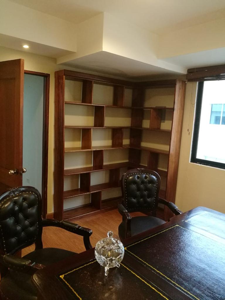 Vendo local para consultorio en el centro médico Gascue