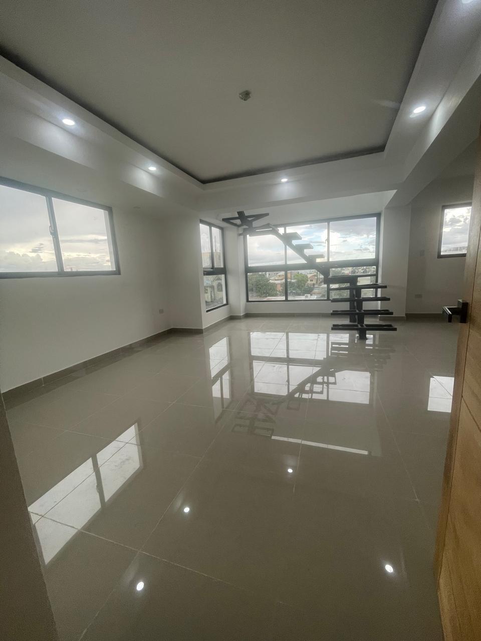 Amplio y lujoso PH disponible en Prado Oriental